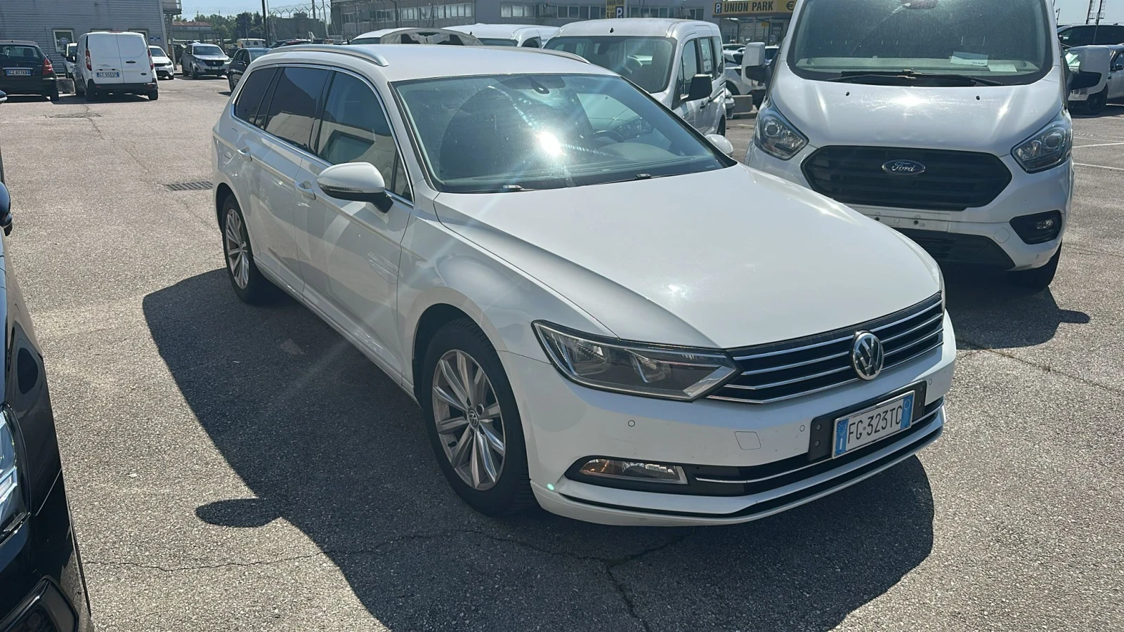 VW Passat 1.6 TDI автомат - изображение 2