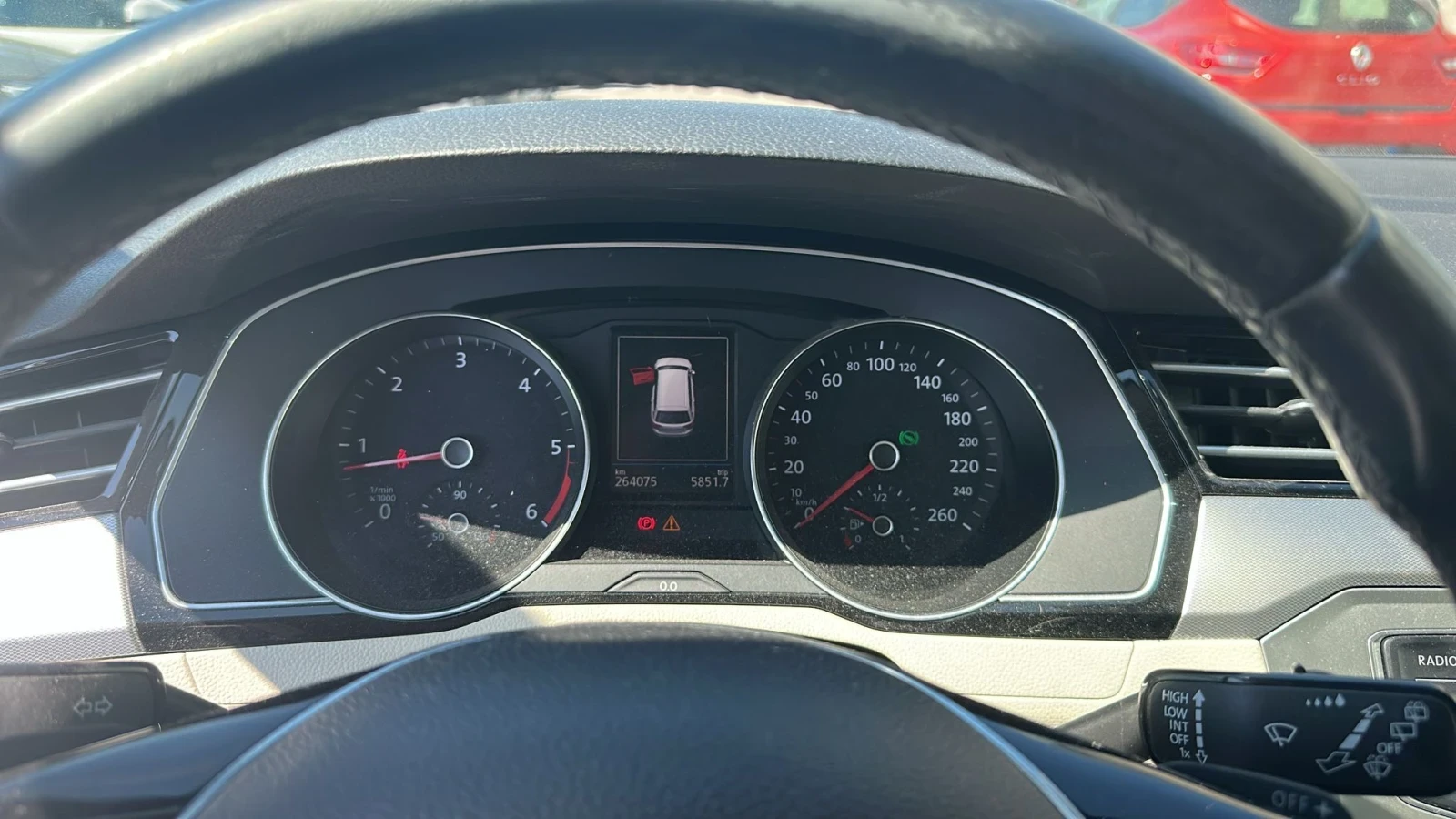 VW Passat 1.6 TDI автомат - изображение 5