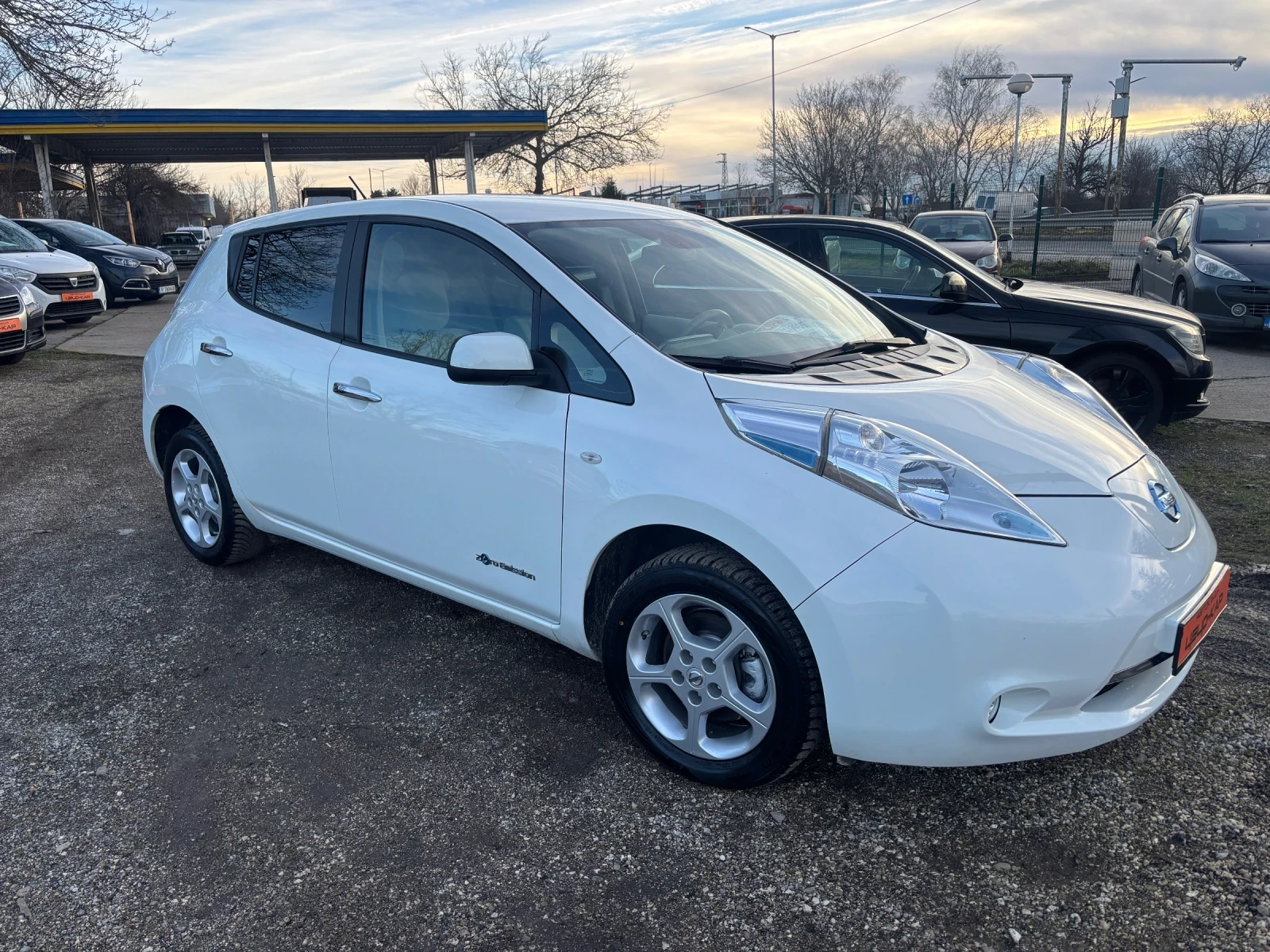 Nissan Leaf  2014+ 110кс+ 24KW-НАВИ+ КАМЕРА+ С.ИСТОРИЯ-КАТО НОВ - изображение 3