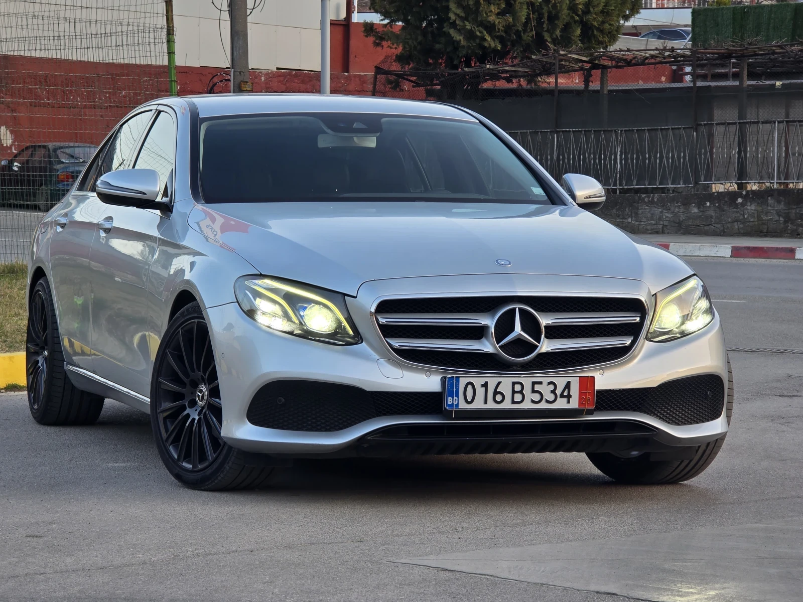 Mercedes-Benz E 220 Топ състояние продажба на лизинг