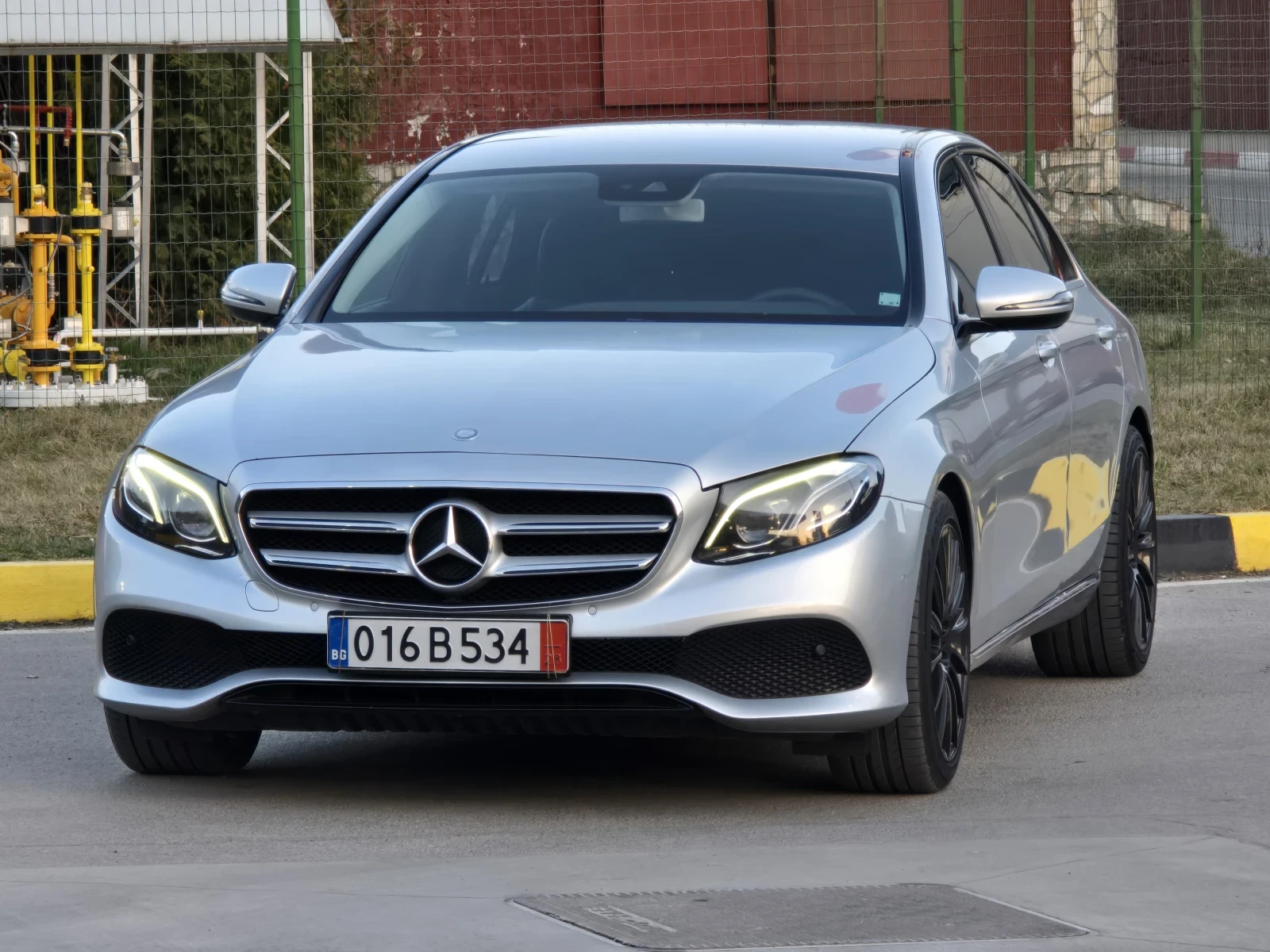 Mercedes-Benz E 220 Топ състояние продажба на лизинг, снимка 3 - Автомобили и джипове - 53817091