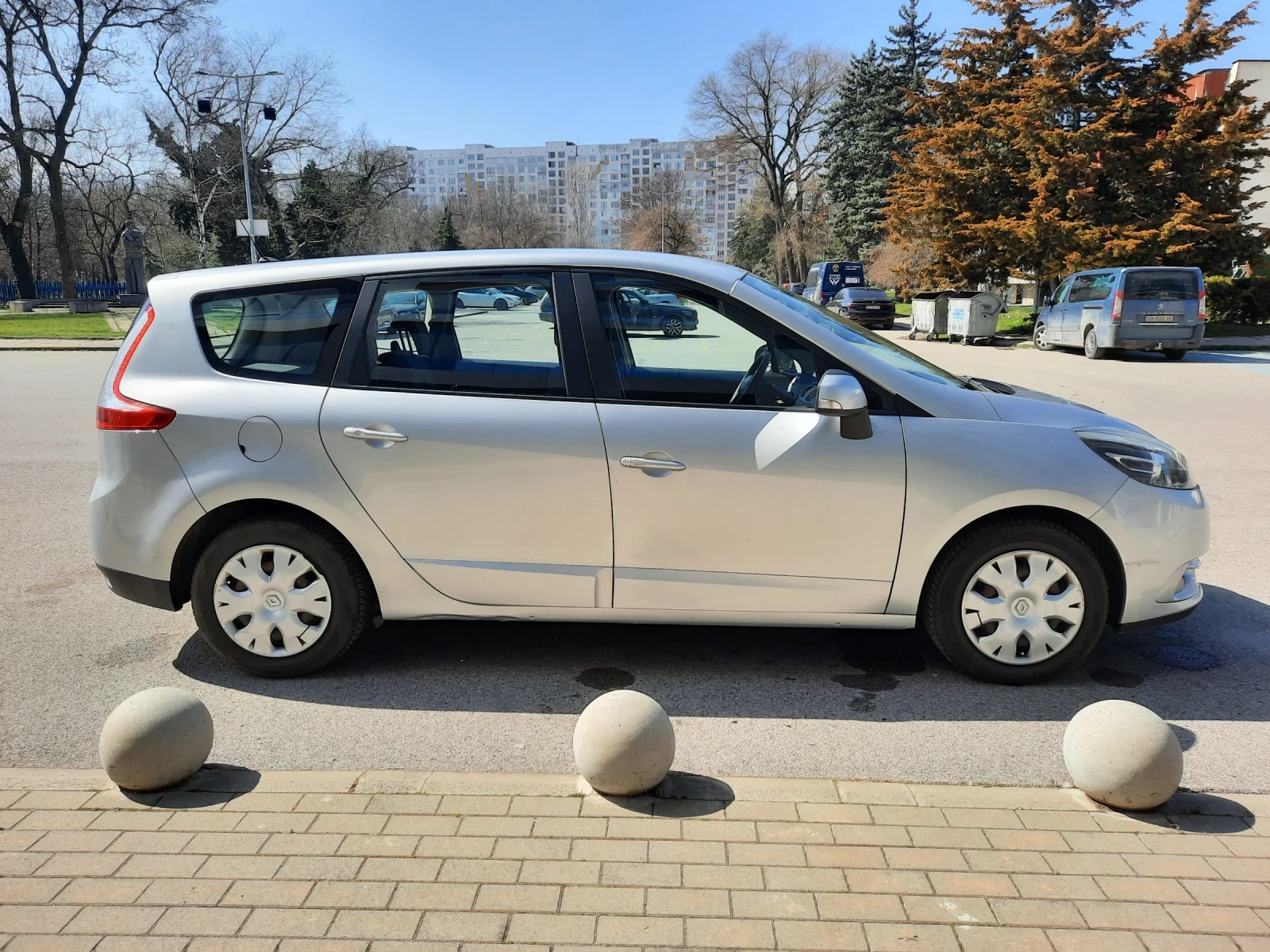 Renault Grand scenic 1.5 dci, снимка 5 - Автомобили и джипове - 53847418