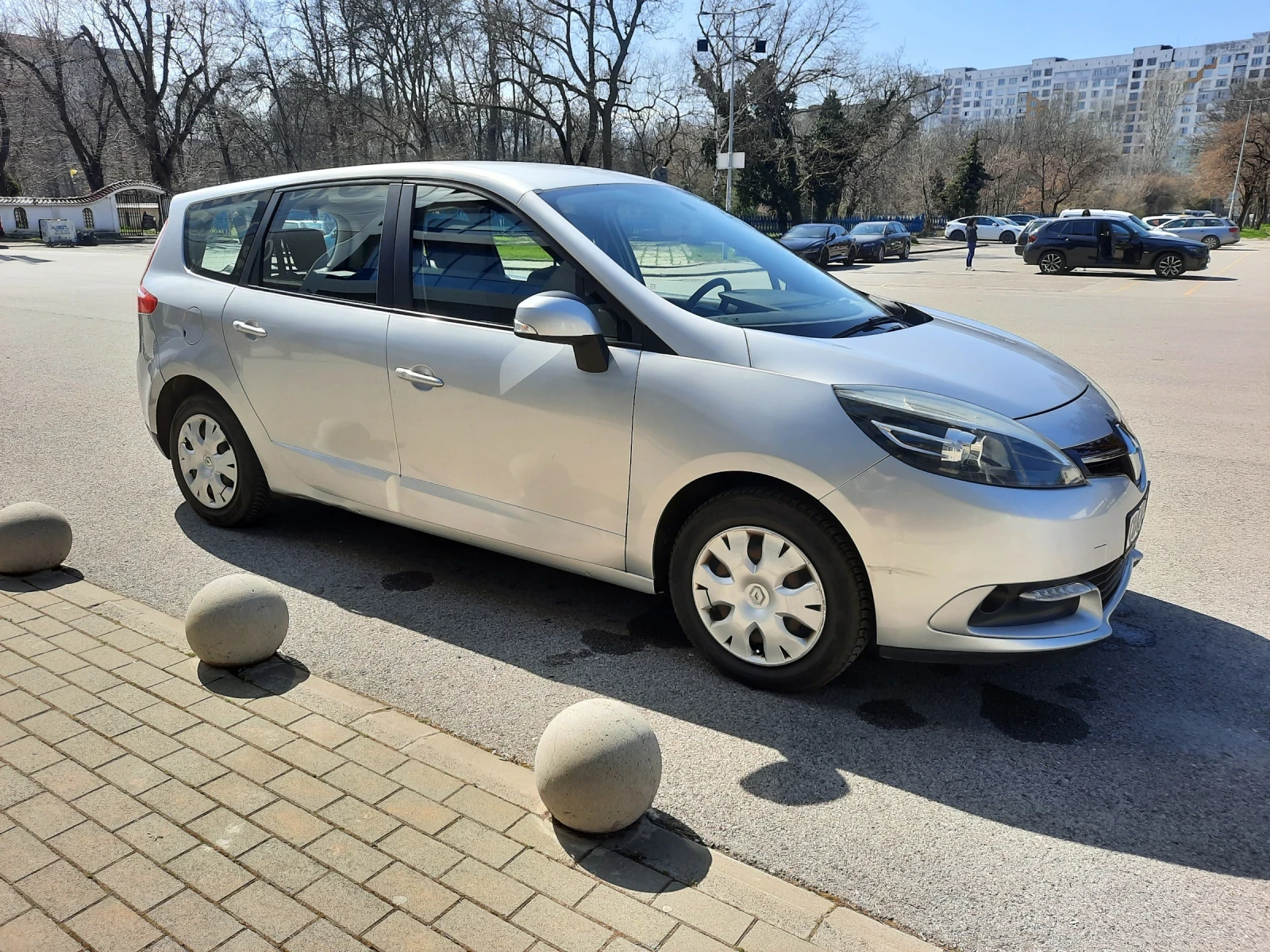 Renault Grand scenic 1.5 dci, снимка 4 - Автомобили и джипове - 53847418