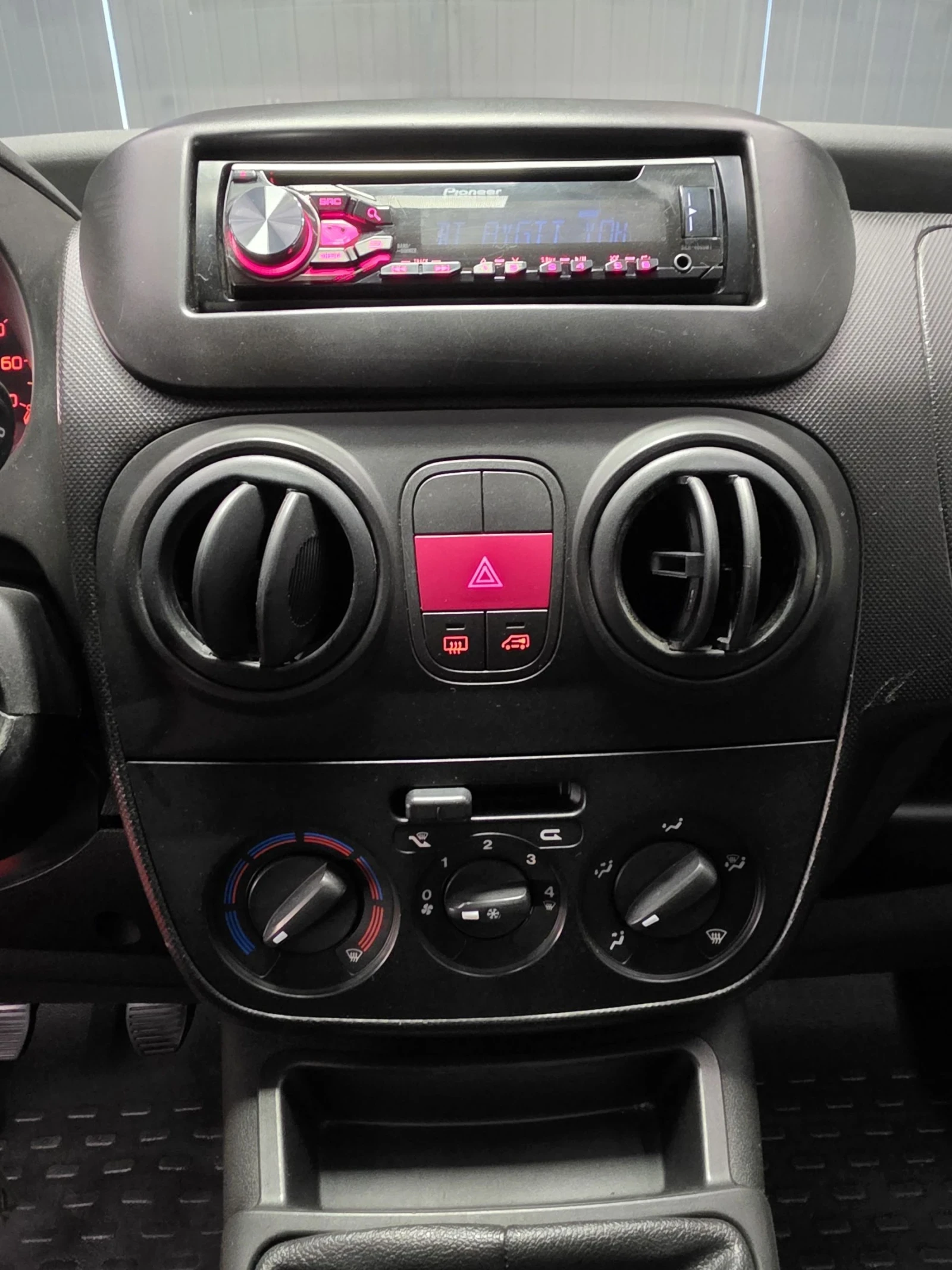 Citroen Nemo 1.3* 75кс* РЕГ* РЕАЛНИ КМ* КЛИМА* СЕРВИЗНА ИСТОРИЯ, снимка 9 - Автомобили и джипове - 55177409