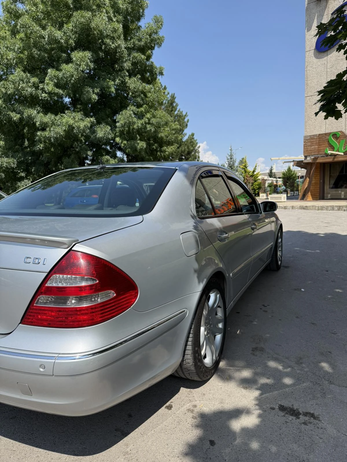 Mercedes-Benz E 320, снимка 9 - Автомобили и джипове - 55348841