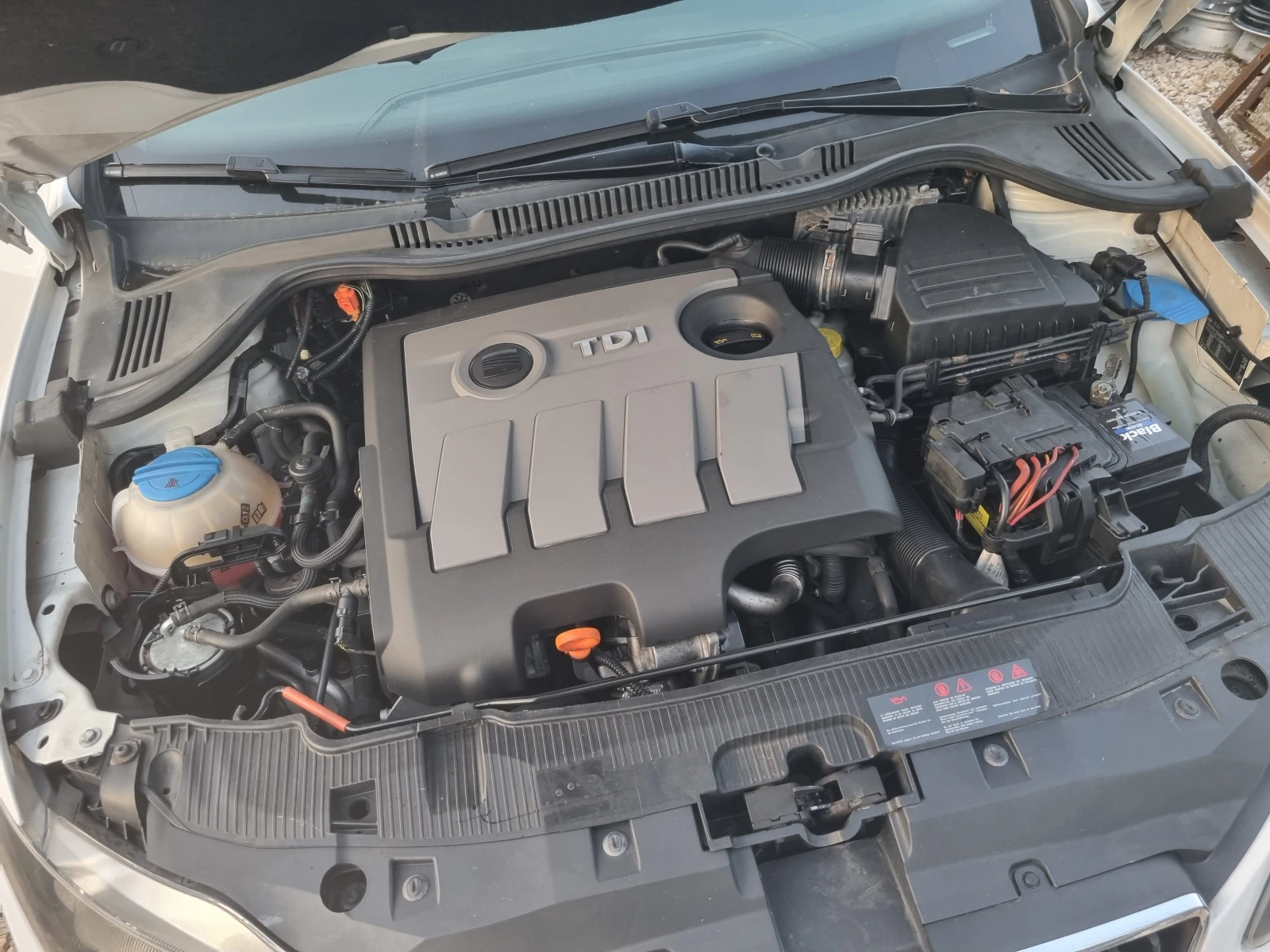 Seat Ibiza 1.6TDI INDIVIDUAL , снимка 14 - Автомобили и джипове - 55647351