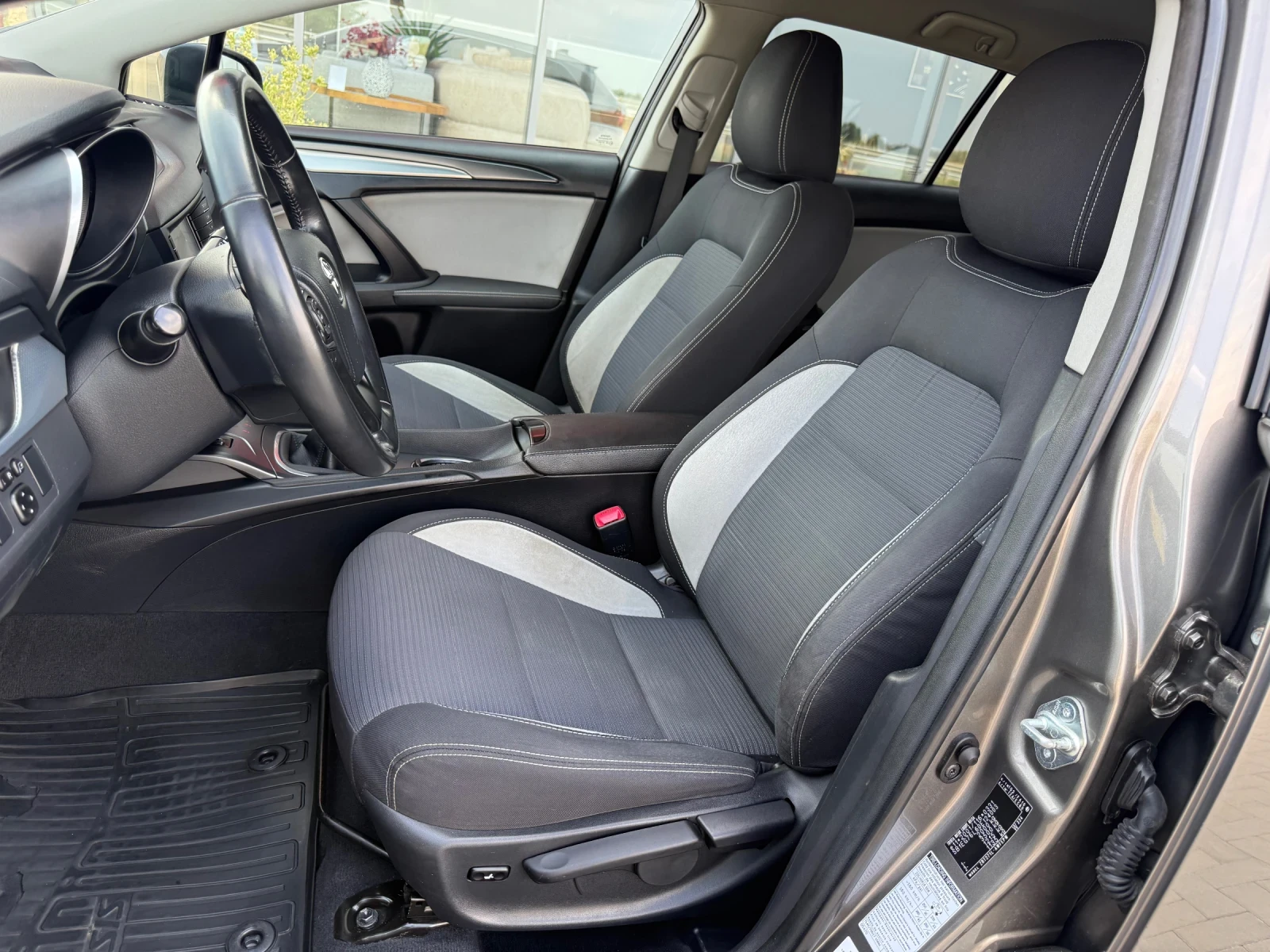Toyota Avensis 1.8 VVT-i KEYLESS / NAVI / PODGREV / XENON, снимка 9 - Автомобили и джипове - 55657079