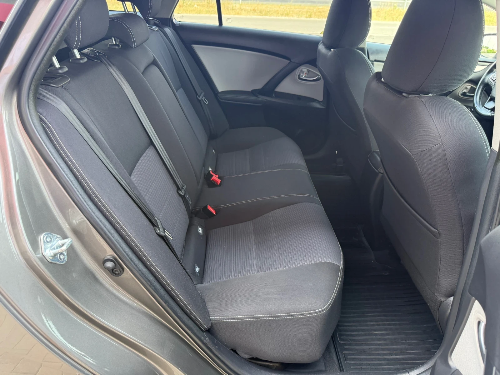 Toyota Avensis 1.8 VVT-i KEYLESS / NAVI / PODGREV / XENON, снимка 13 - Автомобили и джипове - 55657079