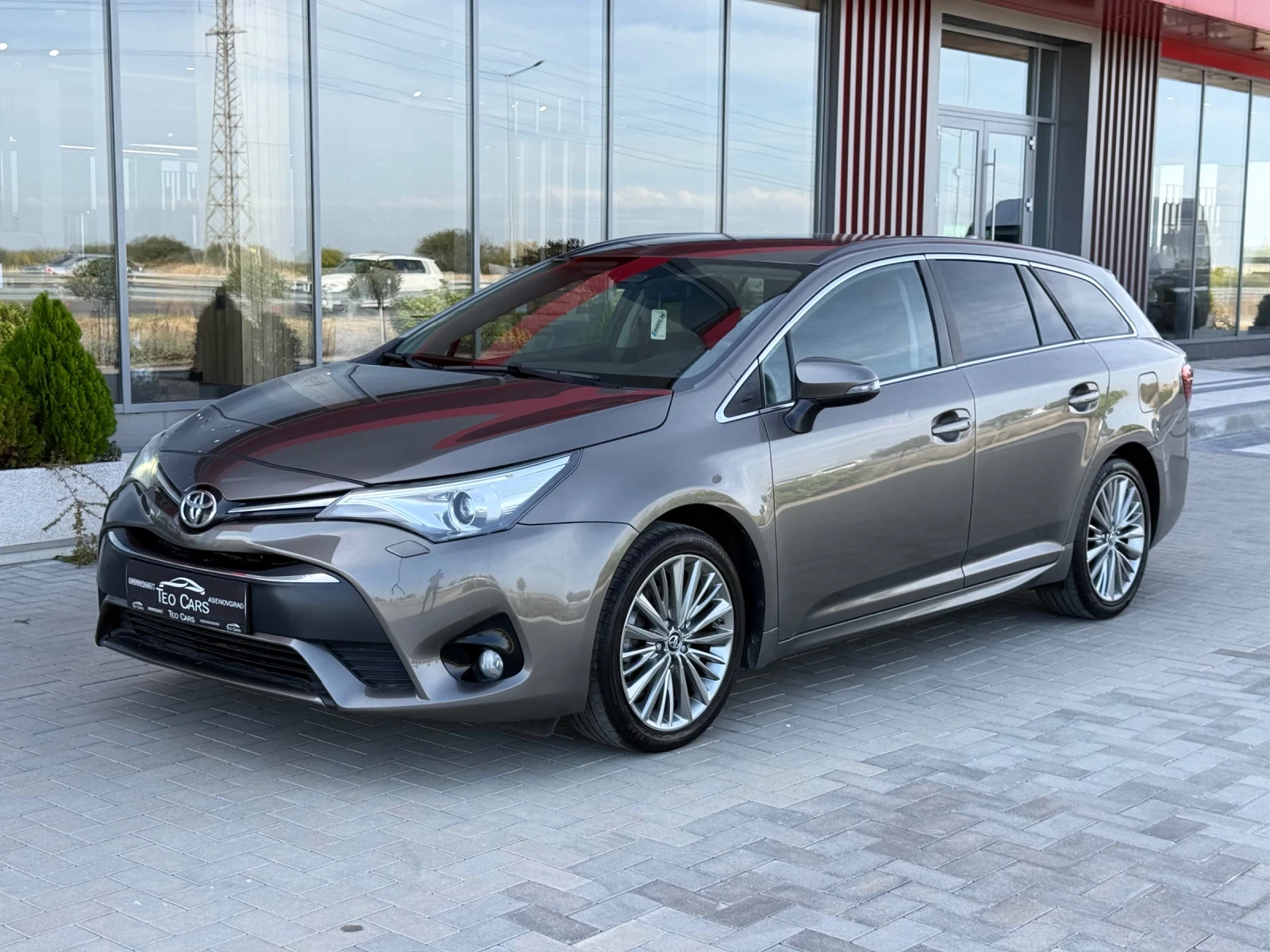 Toyota Avensis 1.8 VVT-i KEYLESS / NAVI / PODGREV / XENON