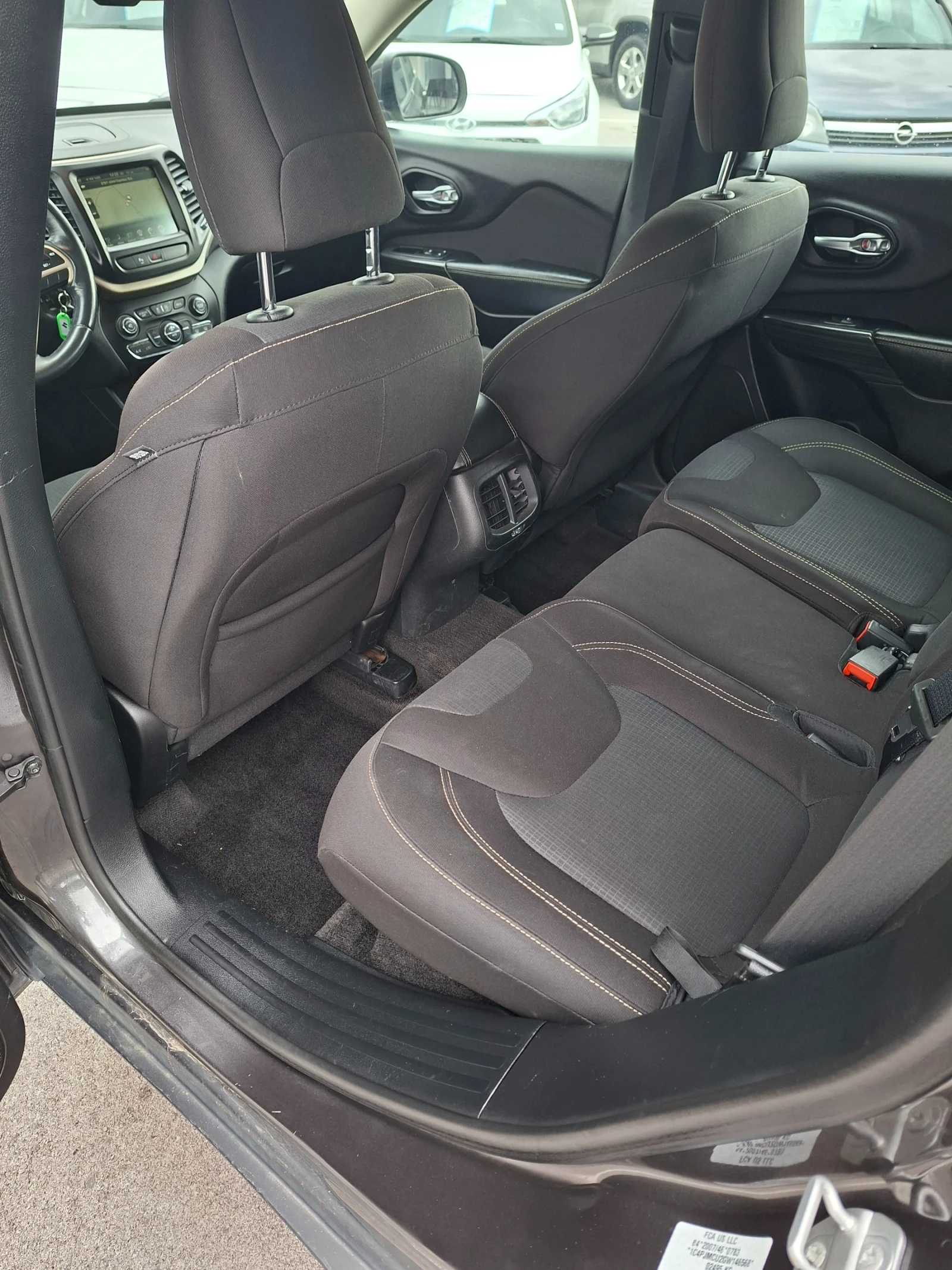 Jeep Cherokee 2.2 4x4 turbodiesel, снимка 10 - Автомобили и джипове - 53935586