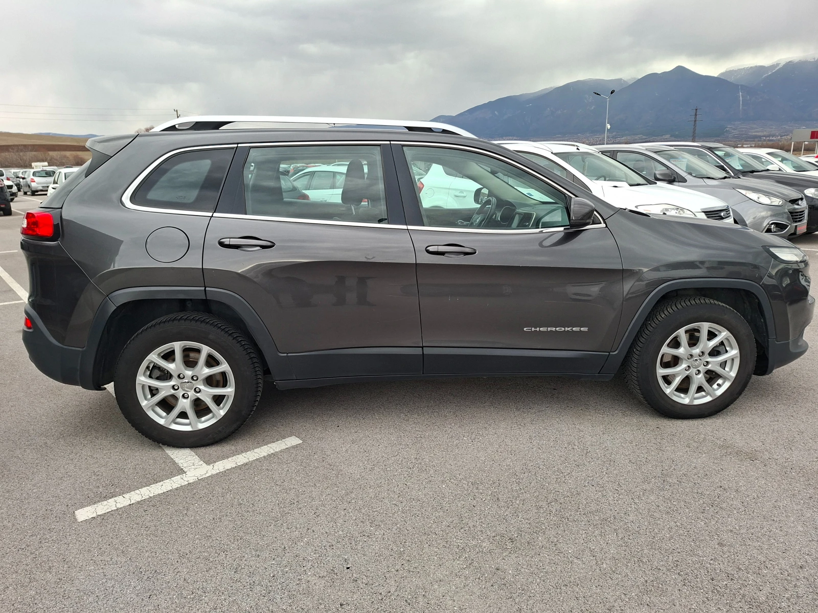 Jeep Cherokee 2.2 4x4 turbodiesel, снимка 7 - Автомобили и джипове - 53935586