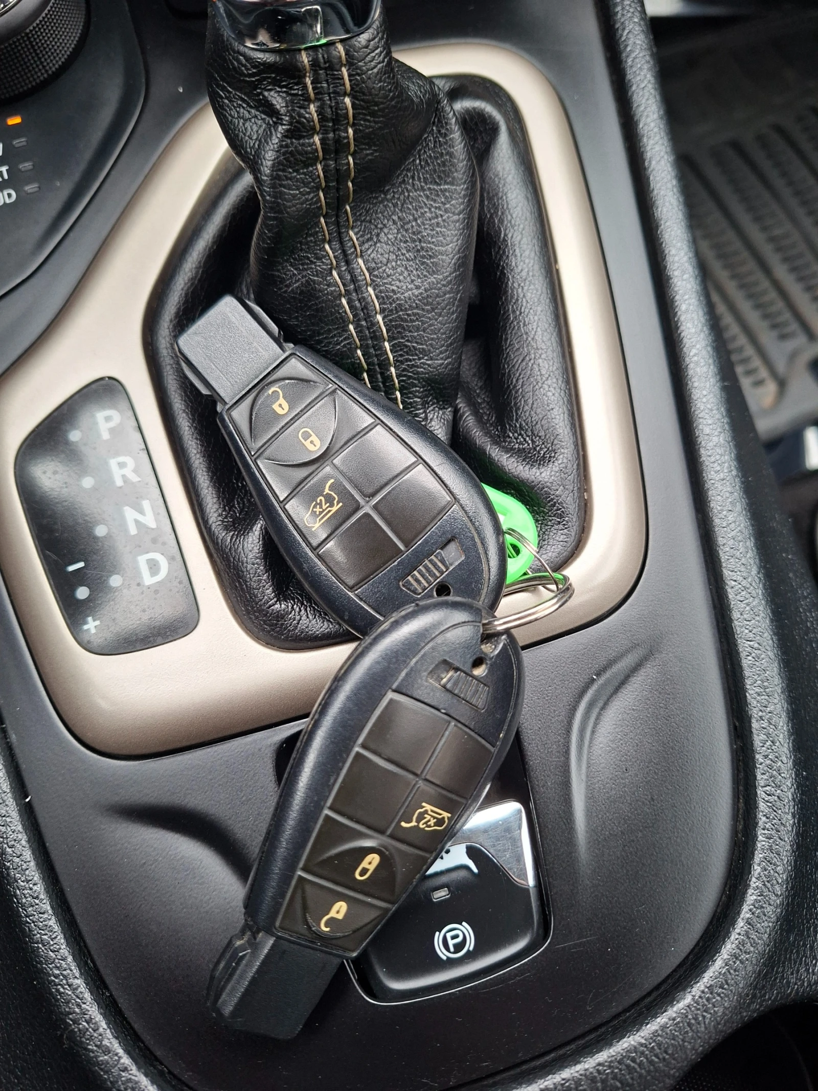 Jeep Cherokee 2.2 4x4 turbodiesel, снимка 16 - Автомобили и джипове - 53935586