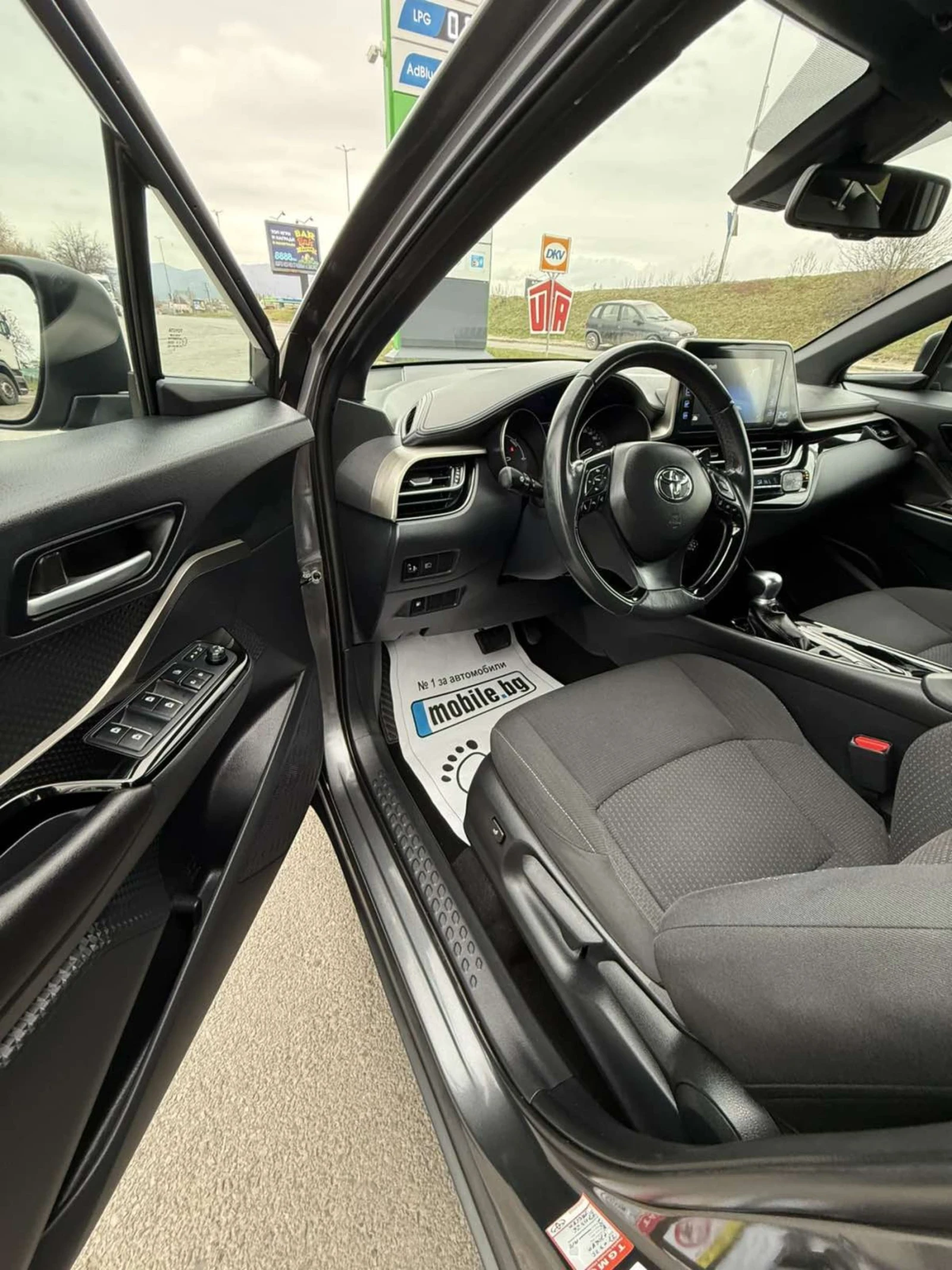 Toyota C-HR HYBRID , снимка 7 - Автомобили и джипове - 53940564