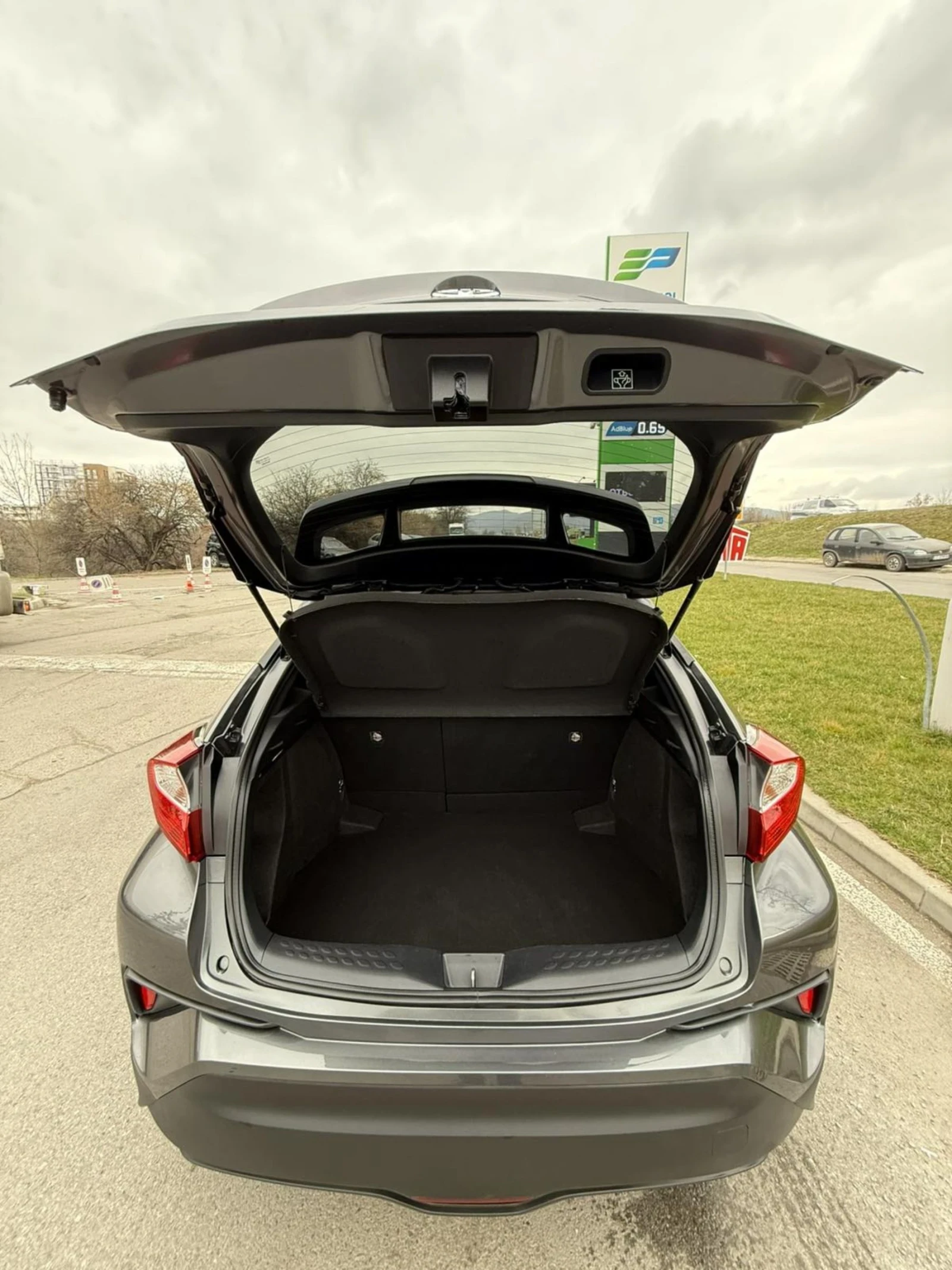 Toyota C-HR HYBRID , снимка 12 - Автомобили и джипове - 53940564