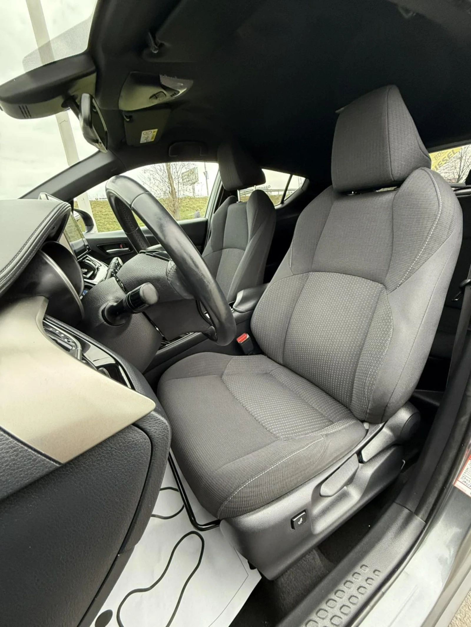 Toyota C-HR HYBRID , снимка 8 - Автомобили и джипове - 53940564