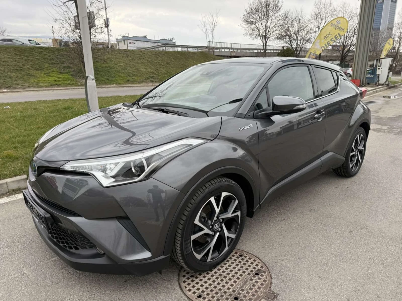 Toyota C-HR HYBRID 