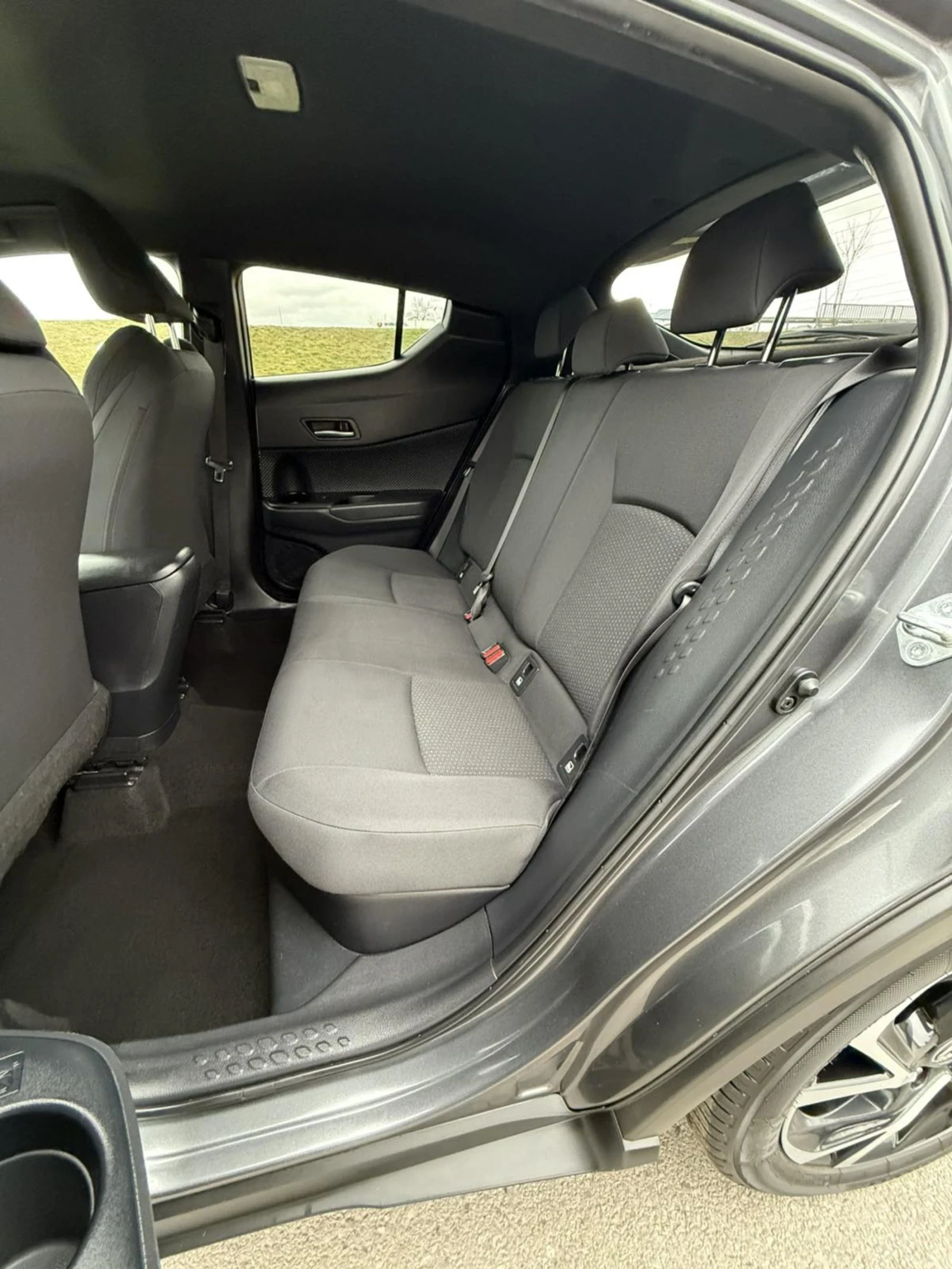 Toyota C-HR HYBRID , снимка 13 - Автомобили и джипове - 53940564