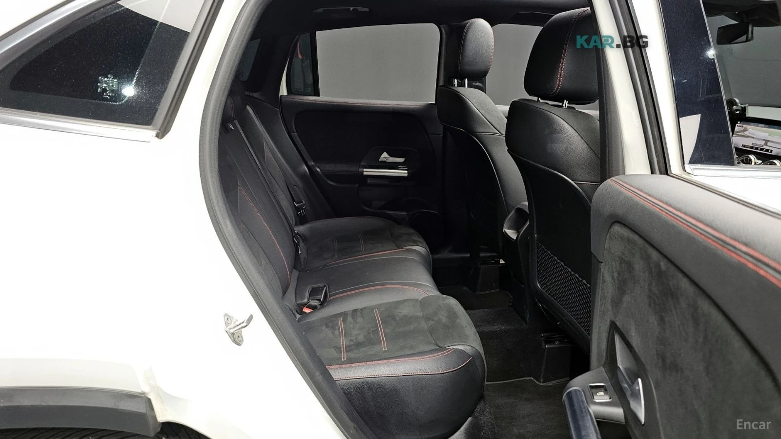 Mercedes-Benz GLA 250 * 4MATIC* КОЖА* ПОДГРЕВ* ПАНОРАМА* LED* , снимка 11 - Автомобили и джипове - 54732693