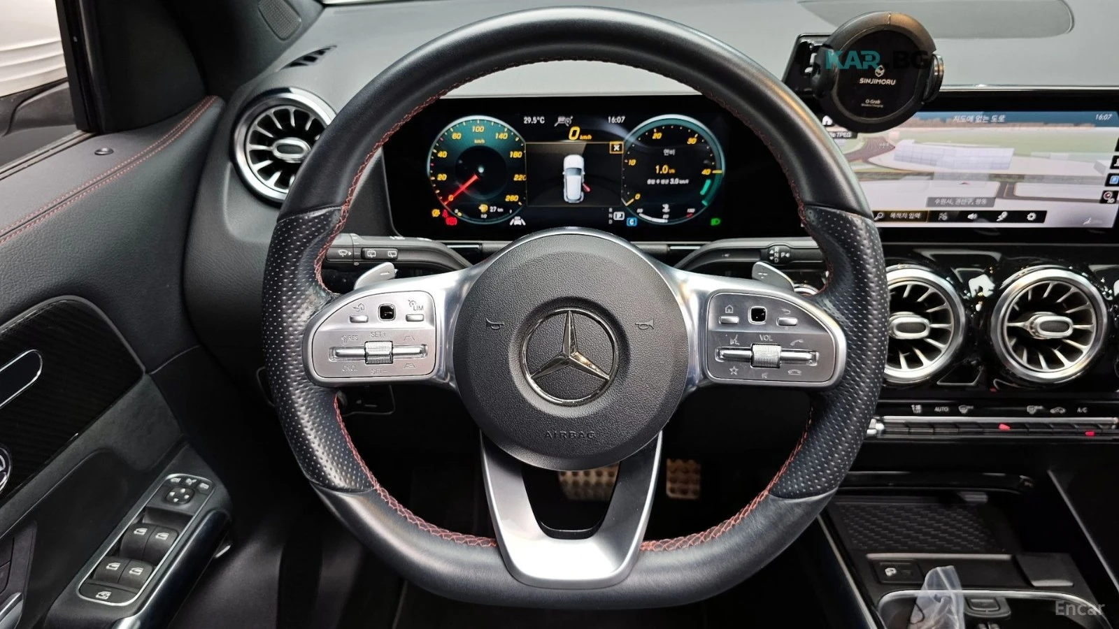 Mercedes-Benz GLA 250 * 4MATIC* КОЖА* ПОДГРЕВ* ПАНОРАМА* LED* , снимка 12 - Автомобили и джипове - 54732693