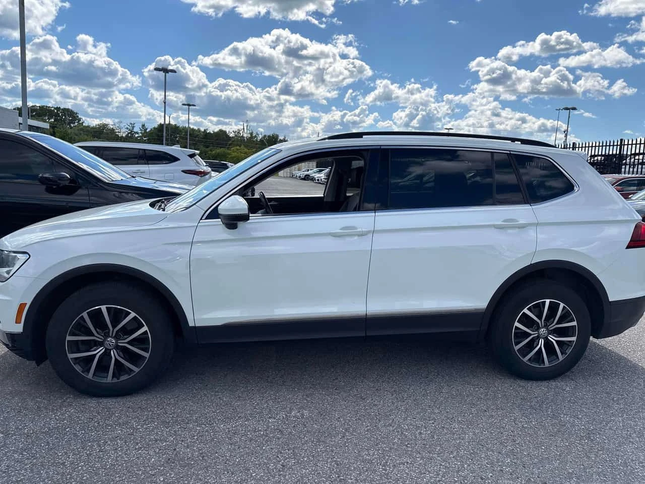 VW Tiguan * Comfortline * ГЛАВНО ПРЕДСТАВИТЕЛСТВО* , снимка 3 - Автомобили и джипове - 55048268