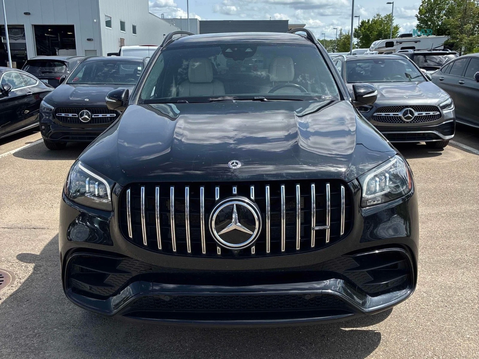 Mercedes-Benz GLS 63 AMG Автокредит Цена до България, снимка 3 - Автомобили и джипове - 55099283