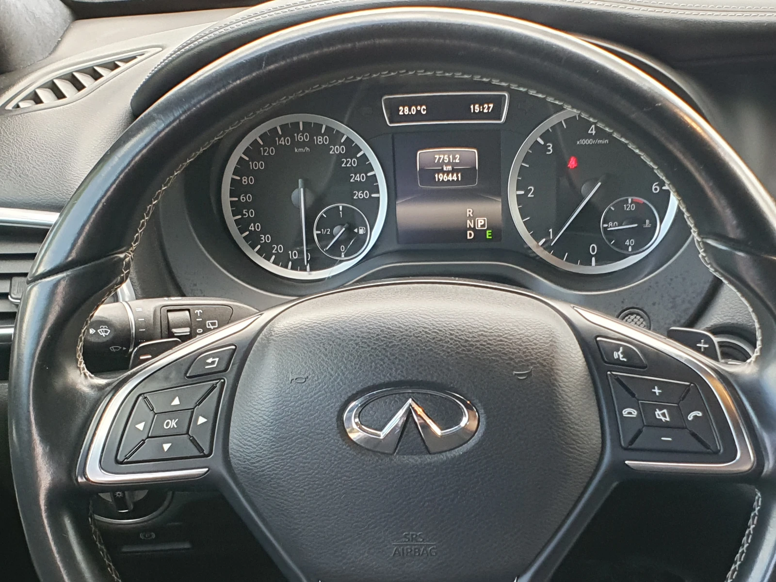 Infiniti Q30 AWD 2.2D, снимка 8 - Автомобили и джипове - 55713707