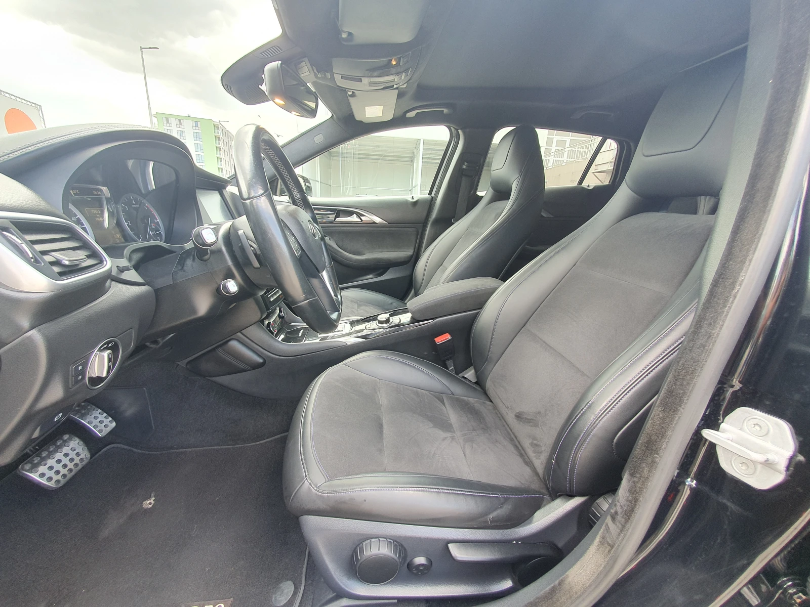 Infiniti Q30 AWD 2.2D, снимка 5 - Автомобили и джипове - 55713707