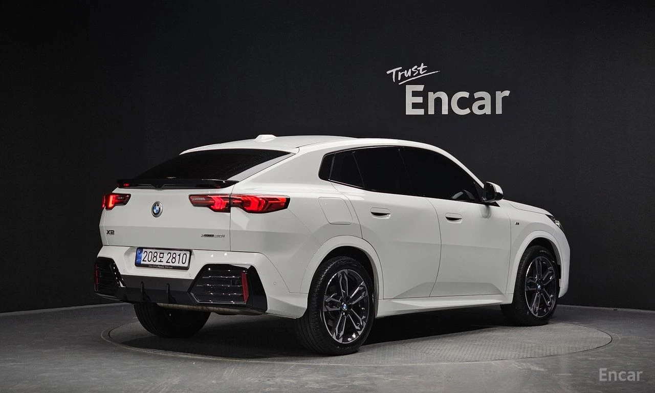 BMW X2 20i* M* SPORT* HARMON* KARDON* 360КАМЕРА* LANE* AS, снимка 2 - Автомобили и джипове - 55961498