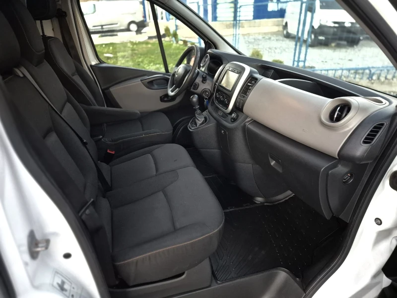 Renault Trafic 1.6dCi Energy, снимка 12 - Бусове и автобуси - 47709473