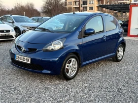 Toyota Aygo 1.0i 12V (67 кс)Automatic/Климатик/Два к-та джанти, снимка 1