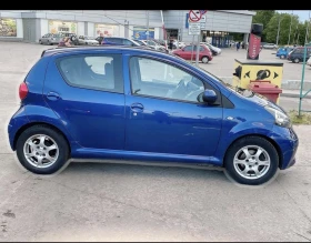 Toyota Aygo 1.0i 12V (67 кс)Automatic/Климатик/Два к-та джанти - 3300 € / 6454.24 лв. - 17313726 17