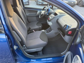 Toyota Aygo 1.0i 12V (67 кс)Automatic/Климатик/Два к-та джанти - 3300 € / 6454.24 лв. - 17313726 12