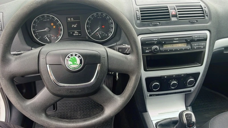 Skoda Octavia 1.6TDi 4х4, снимка 6 - Автомобили и джипове - 47231481