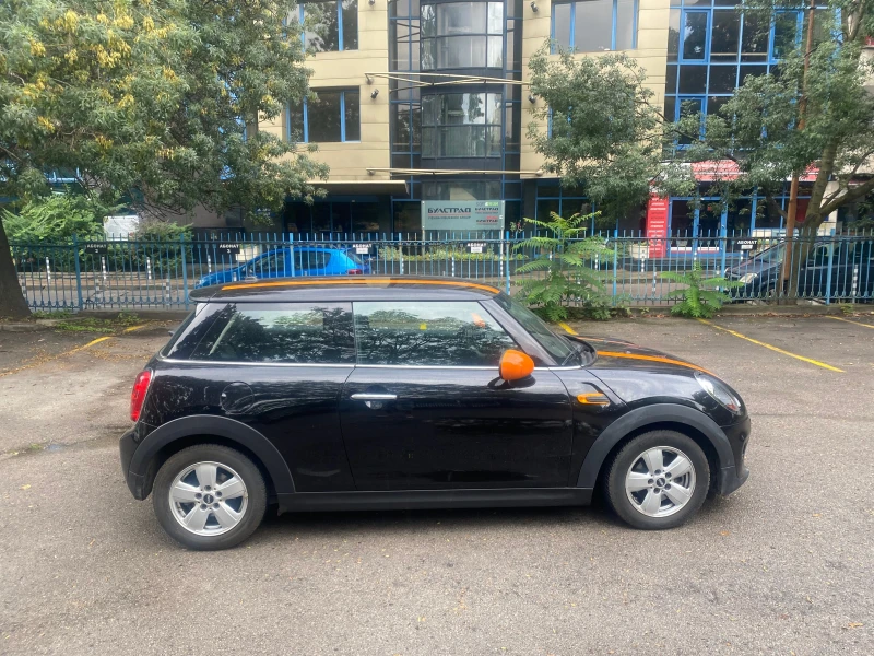 Mini One 1.2Turbo, снимка 4 - Автомобили и джипове - 48252070