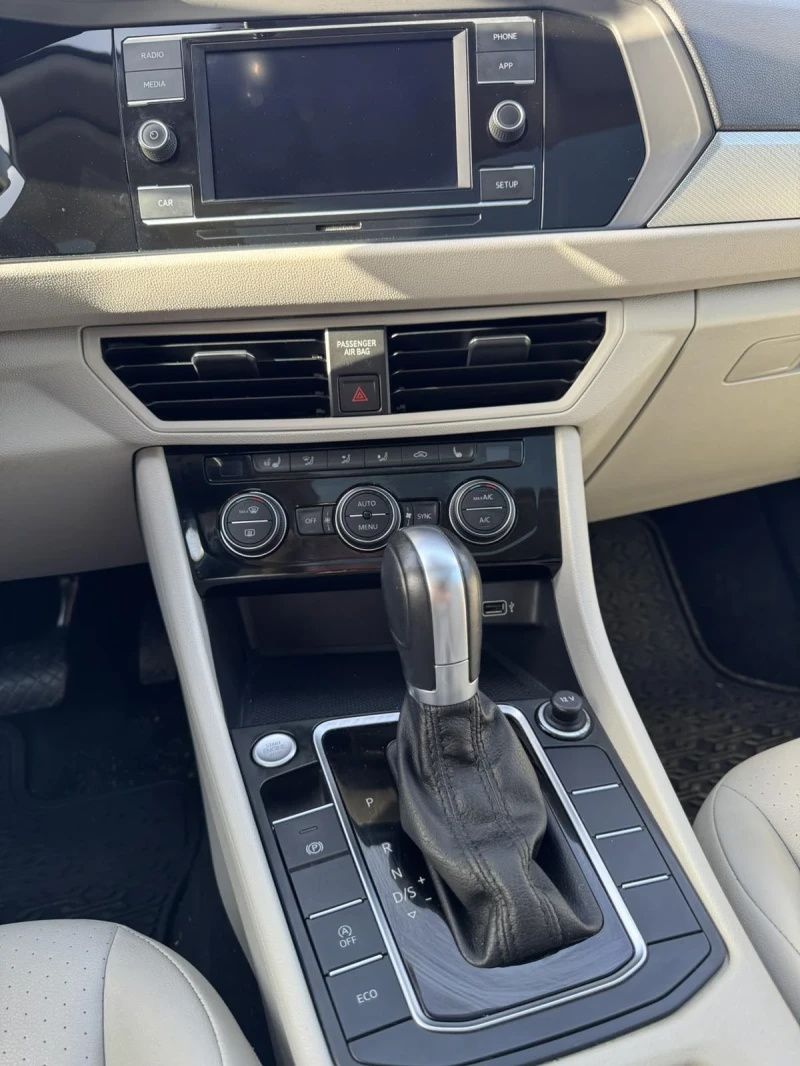 VW Jetta Бартер !, снимка 12 - Автомобили и джипове - 52260763