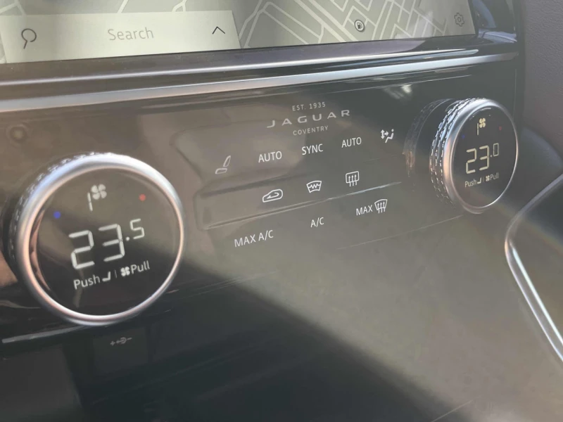 Jaguar E-pace CARFAX* АВТОФИНАНСИРАНЕ* БЕЗ ПЪРВОНАЧАЛНА ВНОСКА* , снимка 15 - Автомобили и джипове - 52787990