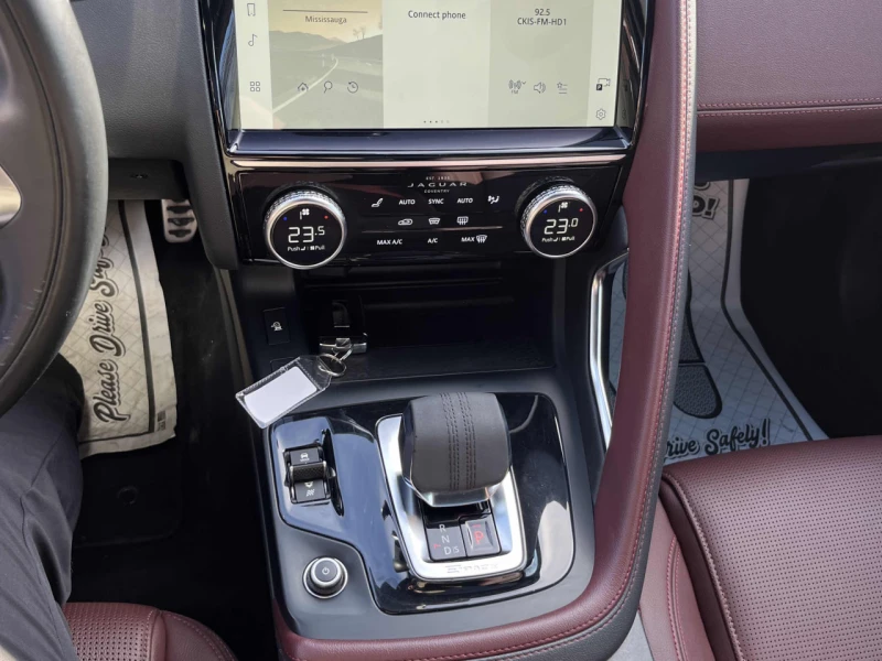 Jaguar E-pace CARFAX* АВТОФИНАНСИРАНЕ* БЕЗ ПЪРВОНАЧАЛНА ВНОСКА* , снимка 9 - Автомобили и джипове - 52787990