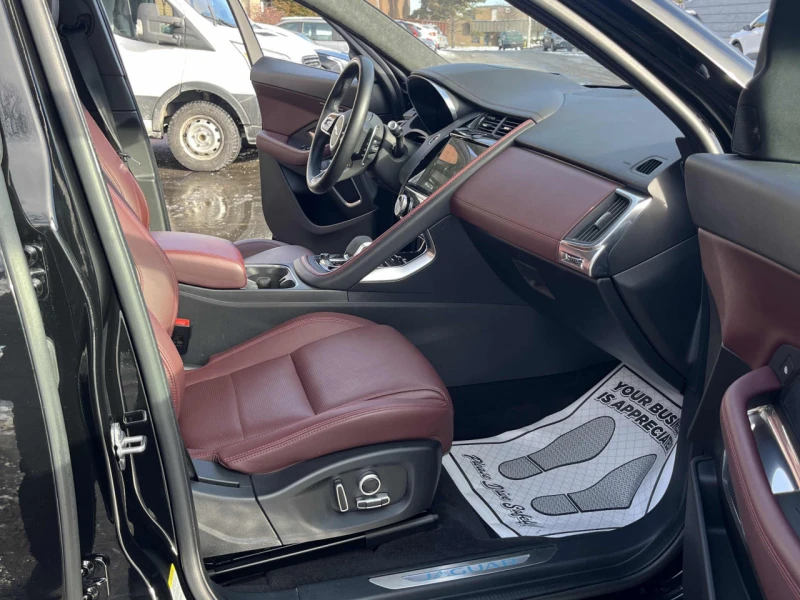 Jaguar E-pace CARFAX* АВТОФИНАНСИРАНЕ* БЕЗ ПЪРВОНАЧАЛНА ВНОСКА* , снимка 12 - Автомобили и джипове - 52787990