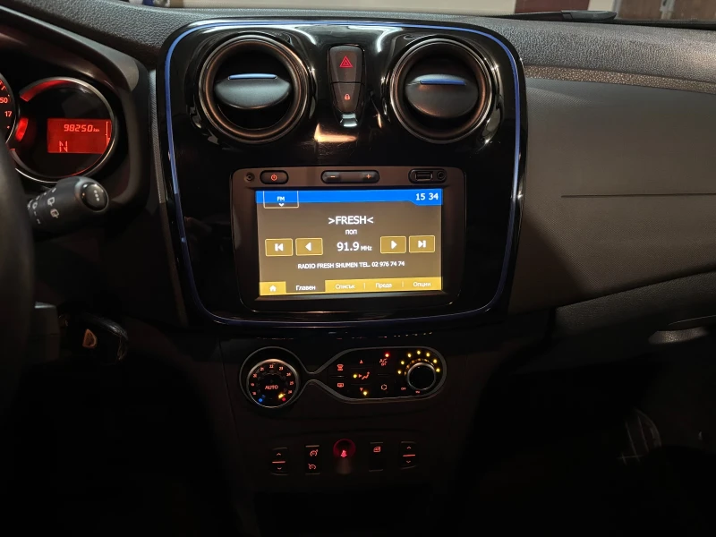 Dacia Sandero 0.9i AVTOMATIK SWISS, снимка 17 - Автомобили и джипове - 52886912