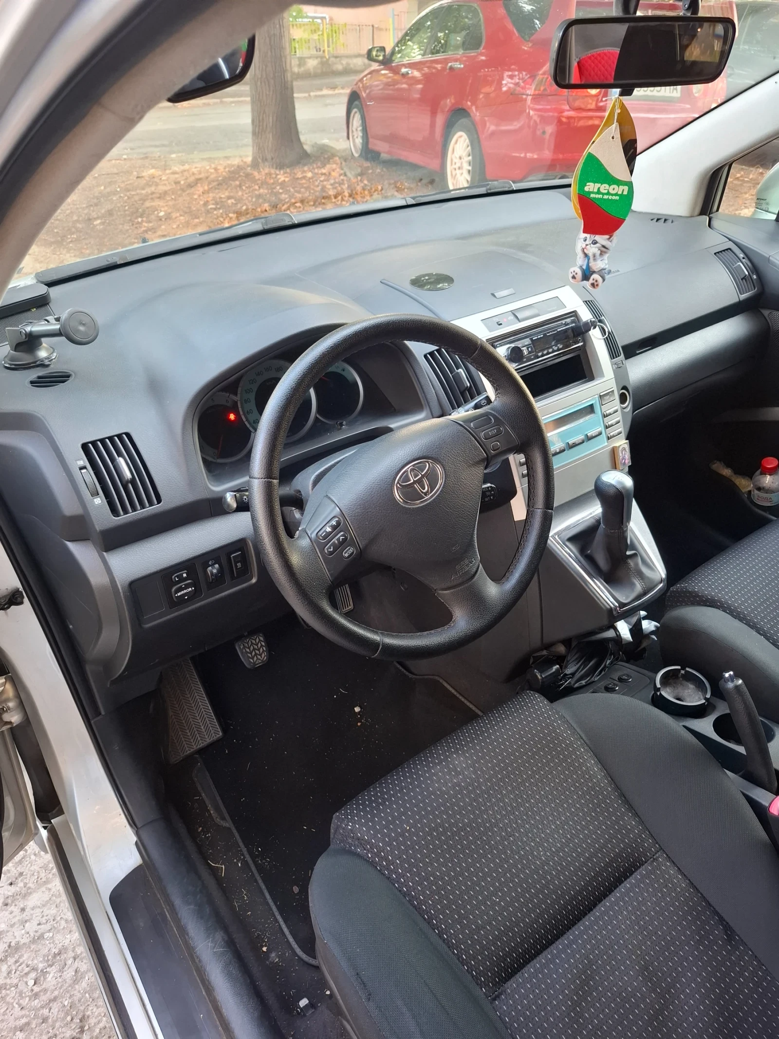 Toyota Corolla verso  - изображение 7