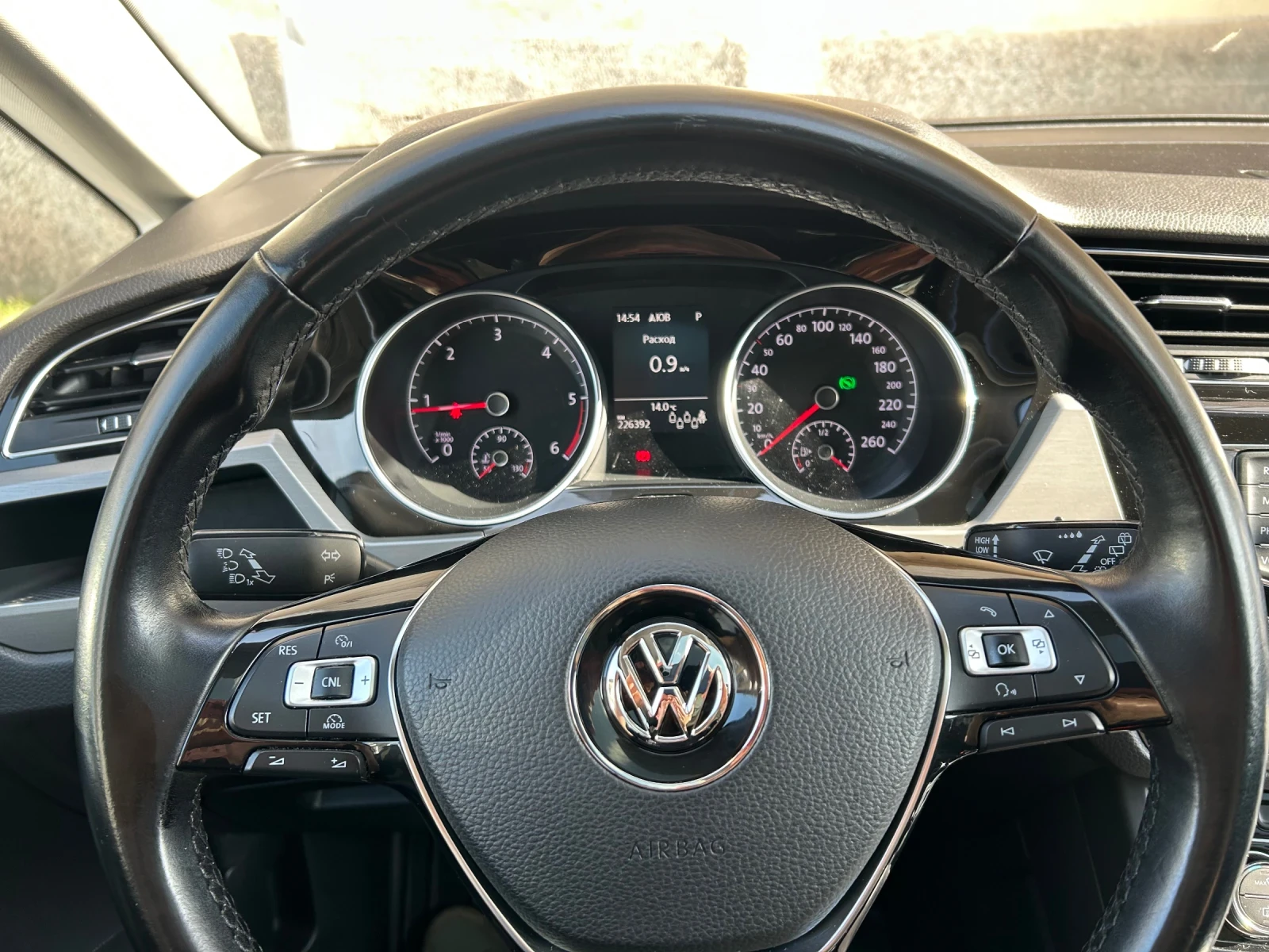 VW Touran, снимка 15 - Автомобили и джипове - 53876073