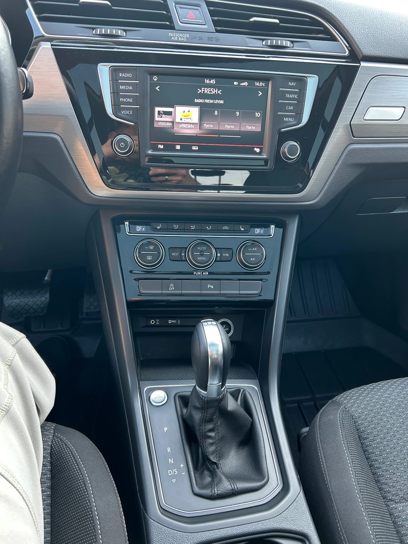 VW Touran, снимка 10 - Автомобили и джипове - 53876073