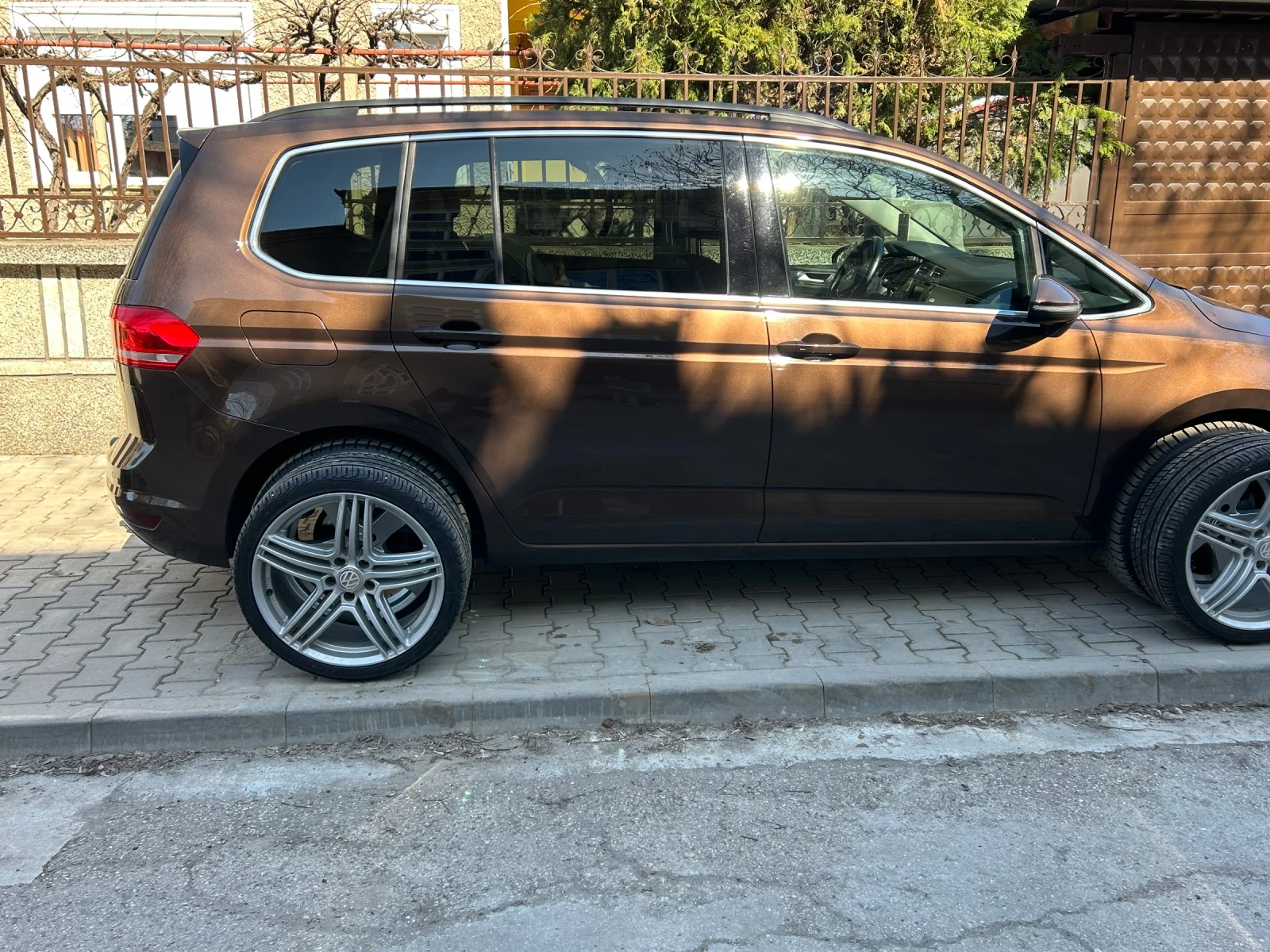 VW Touran, снимка 13 - Автомобили и джипове - 53876073