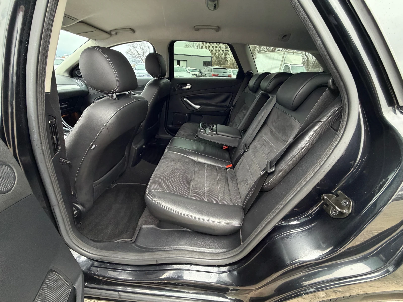 Ford Mondeo 2.0TDCi 140кс * Ксенон* * Автоматик* * Италия* , снимка 14 - Автомобили и джипове - 53951362