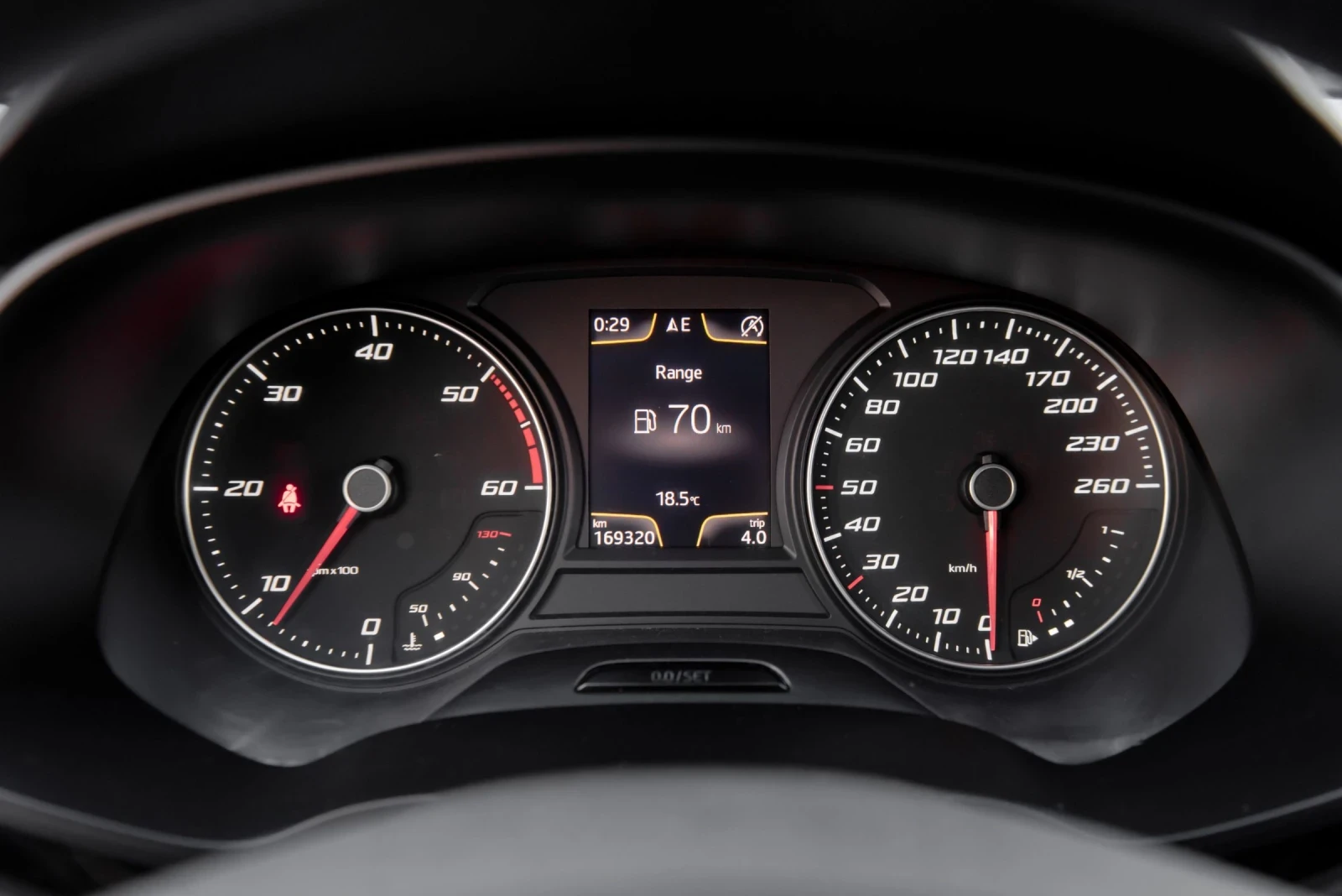 Seat Leon 1.6 TDI full LED, снимка 2 - Автомобили и джипове - 54372521