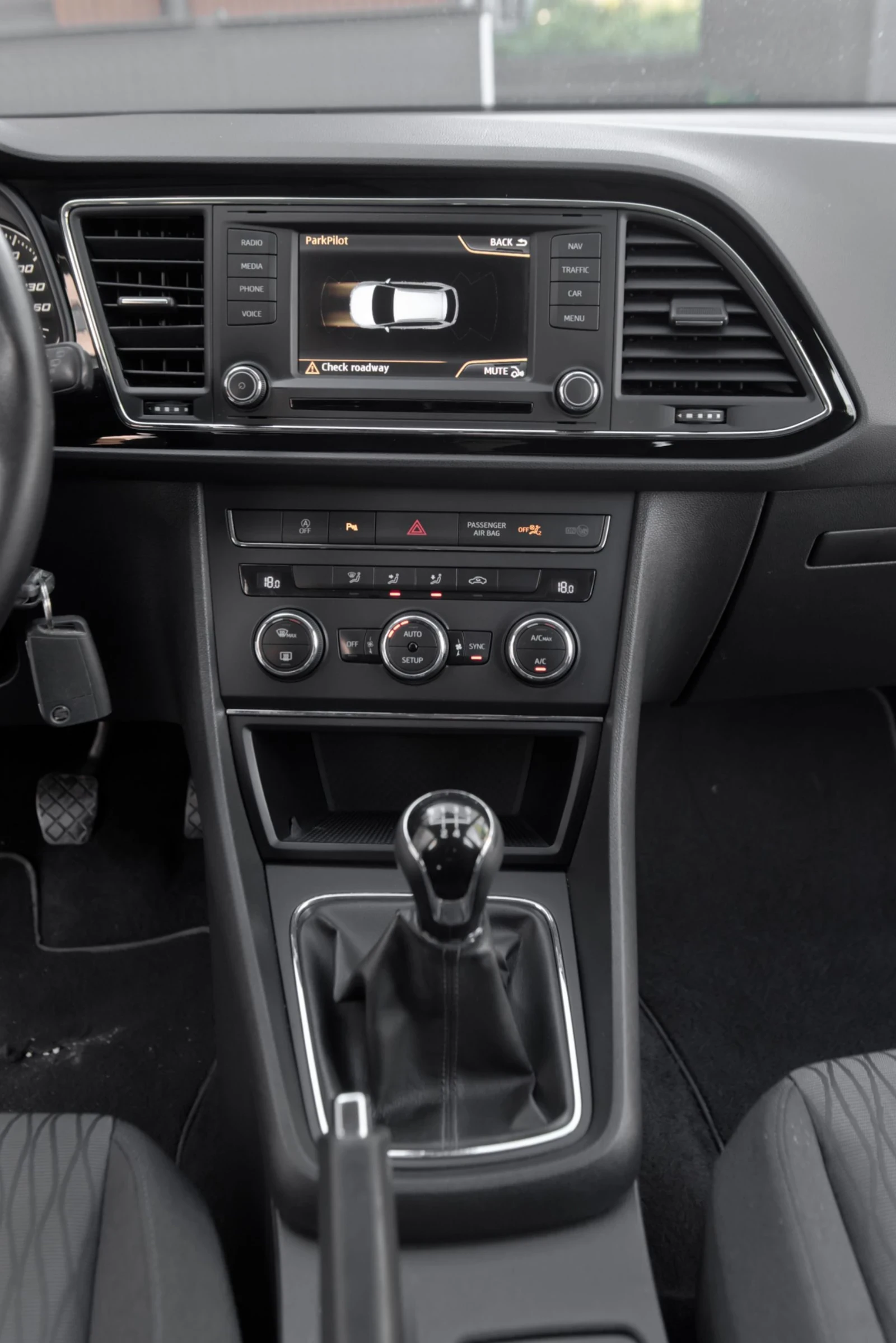Seat Leon 1.6 TDI full LED, снимка 9 - Автомобили и джипове - 54372521