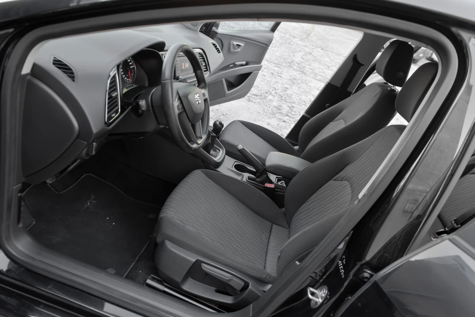 Seat Leon 1.6 TDI full LED, снимка 12 - Автомобили и джипове - 54372521