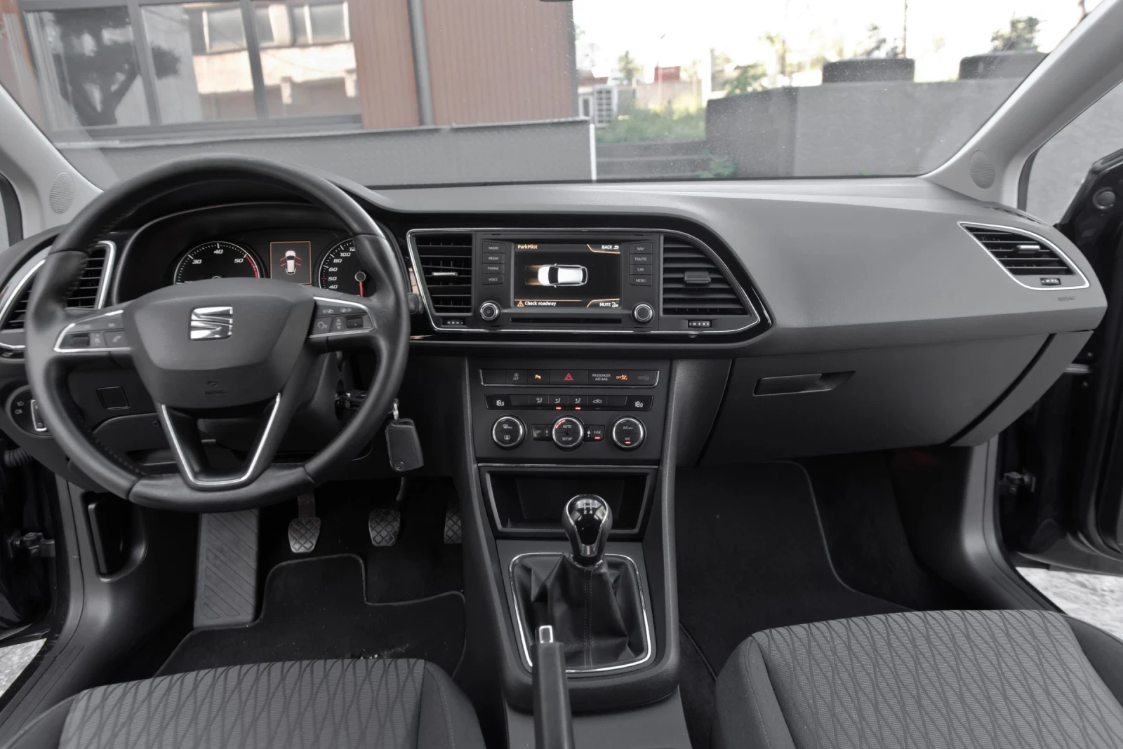 Seat Leon 1.6 TDI full LED, снимка 7 - Автомобили и джипове - 54372521