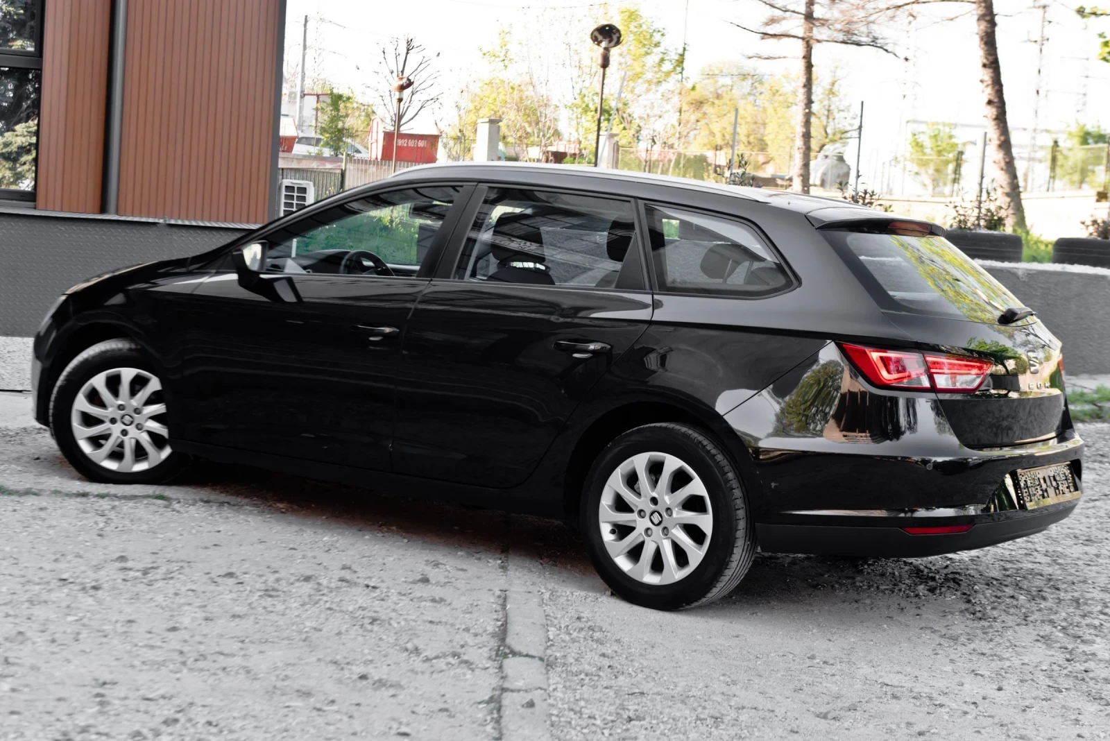 Seat Leon 1.6 TDI full LED, снимка 5 - Автомобили и джипове - 54372521