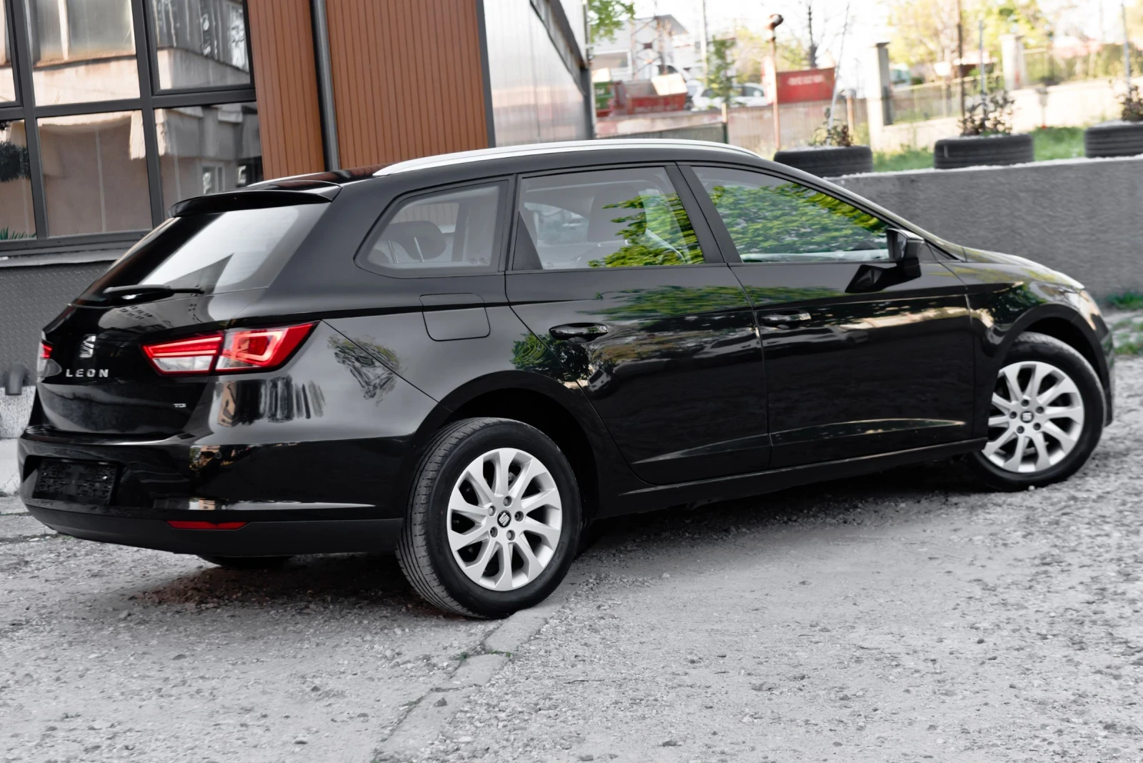 Seat Leon 1.6 TDI full LED, снимка 4 - Автомобили и джипове - 54372521